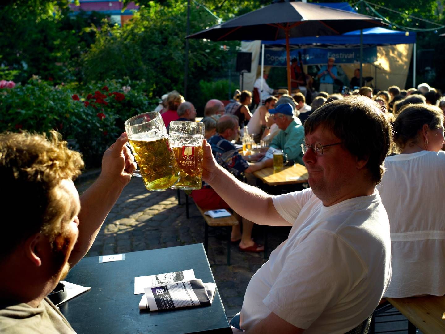 Skål i alkoholfrit øl, lyder det oftere og oftere i Tyskland, viser nye tal. | Foto: Lars Hansen