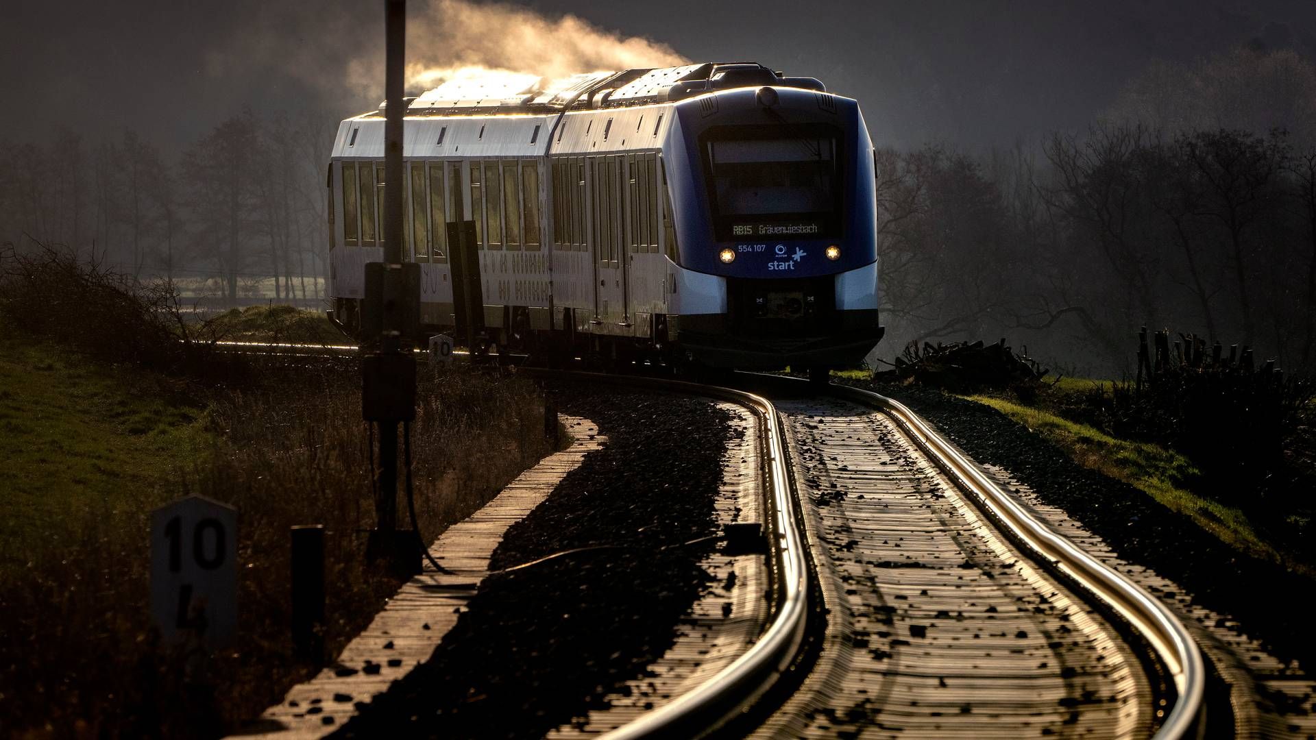 Her ses et brinttog på det tyske jernbanenet. | Foto: Michael Probst/AP/Ritzau Scanpix