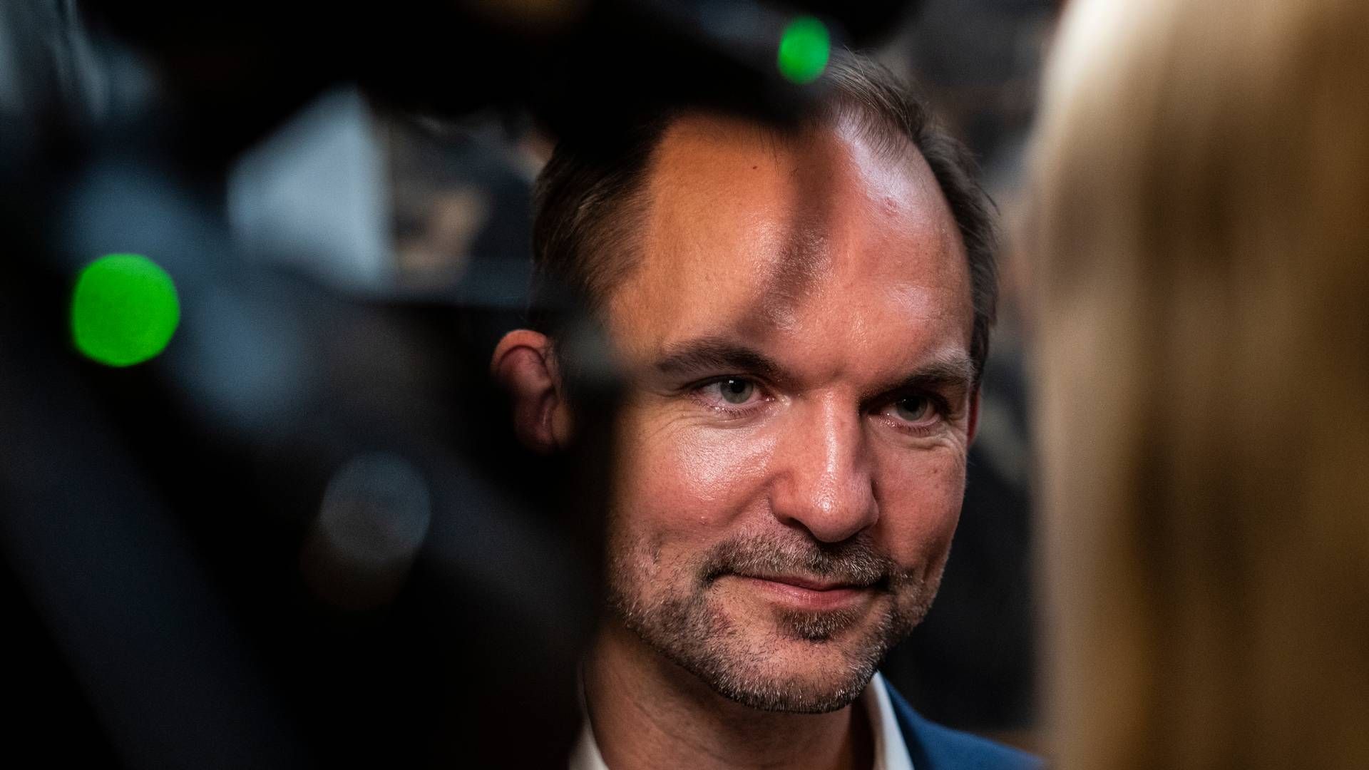 Regeringen har ikke planer om at indføre en ekstraskat på bankernes renteindtægter, siger skatteminister Jeppe Bruus (S). | Foto: Jonas Olufson