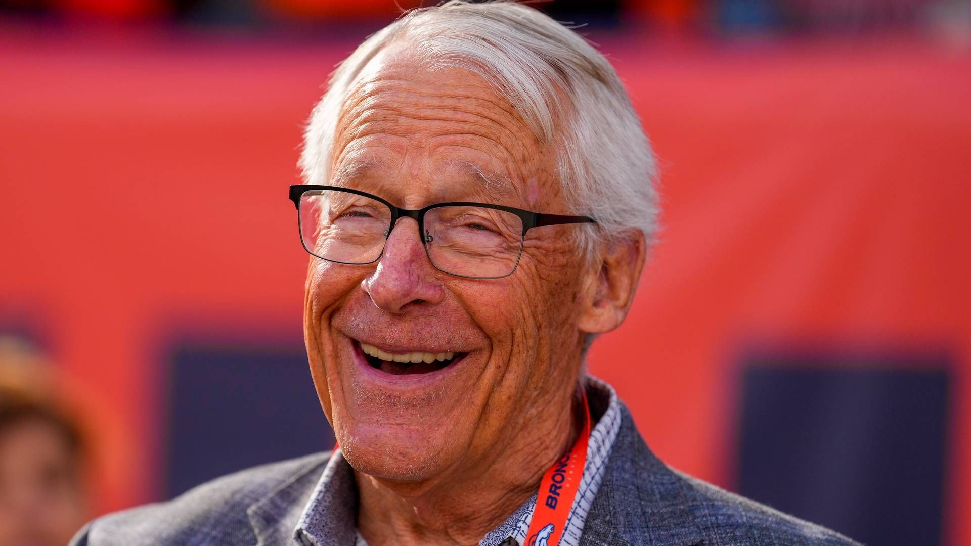 Rob Walton er sammen med en række andre i Walton-familien med på den årlige milliardærliste fra finansmediet Bloomberg. Foruden ejerandelen i dagligvarekoncernen Walmart ejer han også selv sportsholdet Denver Broncos. | Foto: Jack Dempsey/AP/Ritzau Scanpix