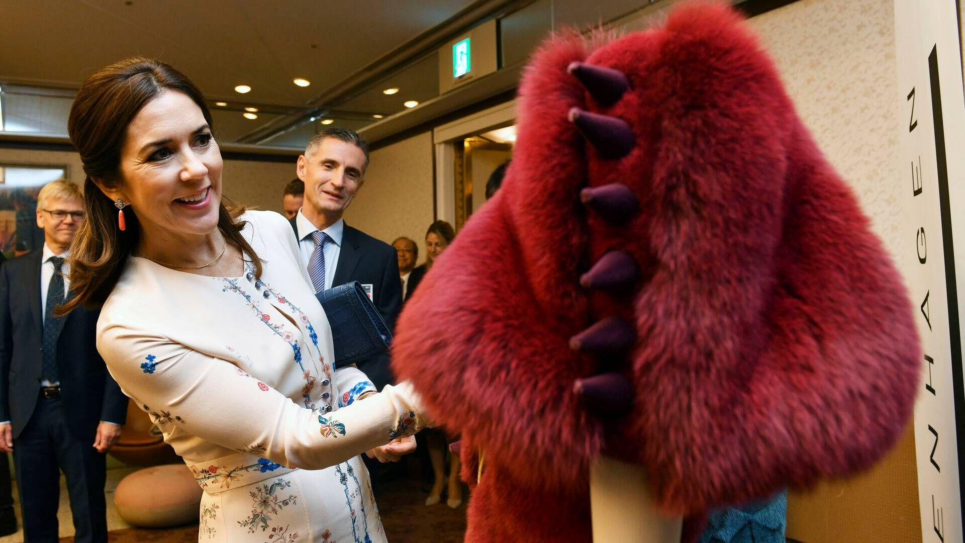 Kopenhagen Fur har både haft god opbakning fra mange politikere og fra Kongehuset, her repræsenteret af kronprinsesse Mary. Det må skyldes en "effektiv lobbyindsats", lyder det fra forsker. | Foto: Yoko Miwa/AP/Ritzau Scanpix