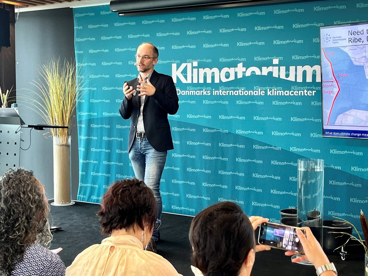 Mark Payne er leder for DMIs klimaatlas, der indeholder data om fremtidige ændringer i Danmarks klima. | Foto: Casper Vagner Christensen