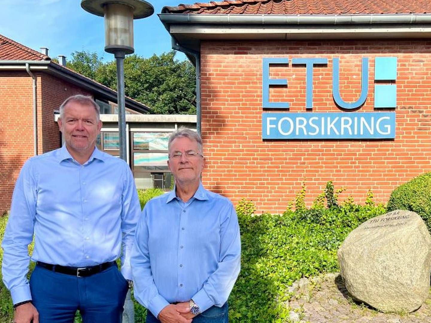 Steen Gram-Hanssen (tv.) afløser stifter og hovedejer Peer Heitmann Madsen (th.) på posten som adm. direktør for ETU Forsikring. | Foto: Pr/etu Forsikring