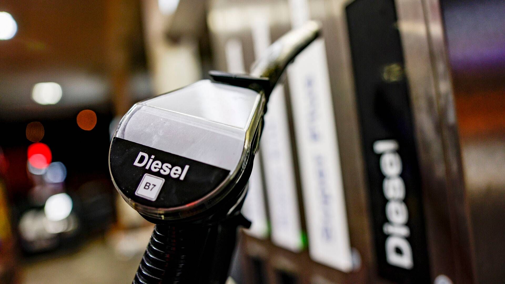 At hæve dieselafgiften vil være en billigere løsning for samfundet end at øge brugen af biobrændstoffer. | Foto: Axel Heimken/AP/Ritzau Scanpix