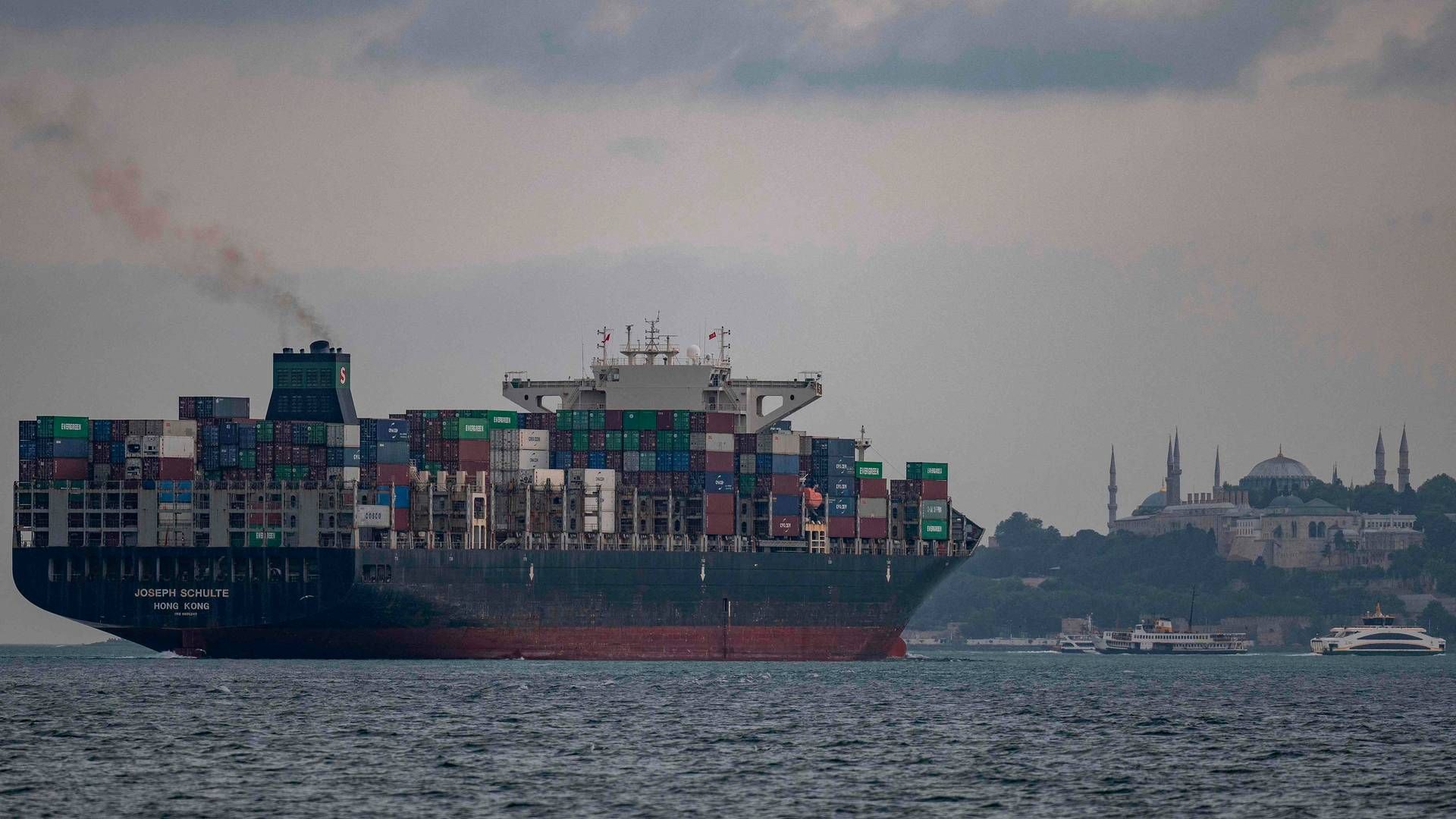 Containerskibet Joseph Schulte ankommer til Istanbul i Tyrkiet efter at have forladt Odessa i Ukraine tidligere på ugen. | Foto: Yasin Akgul/AFP/Ritzau Scanpix