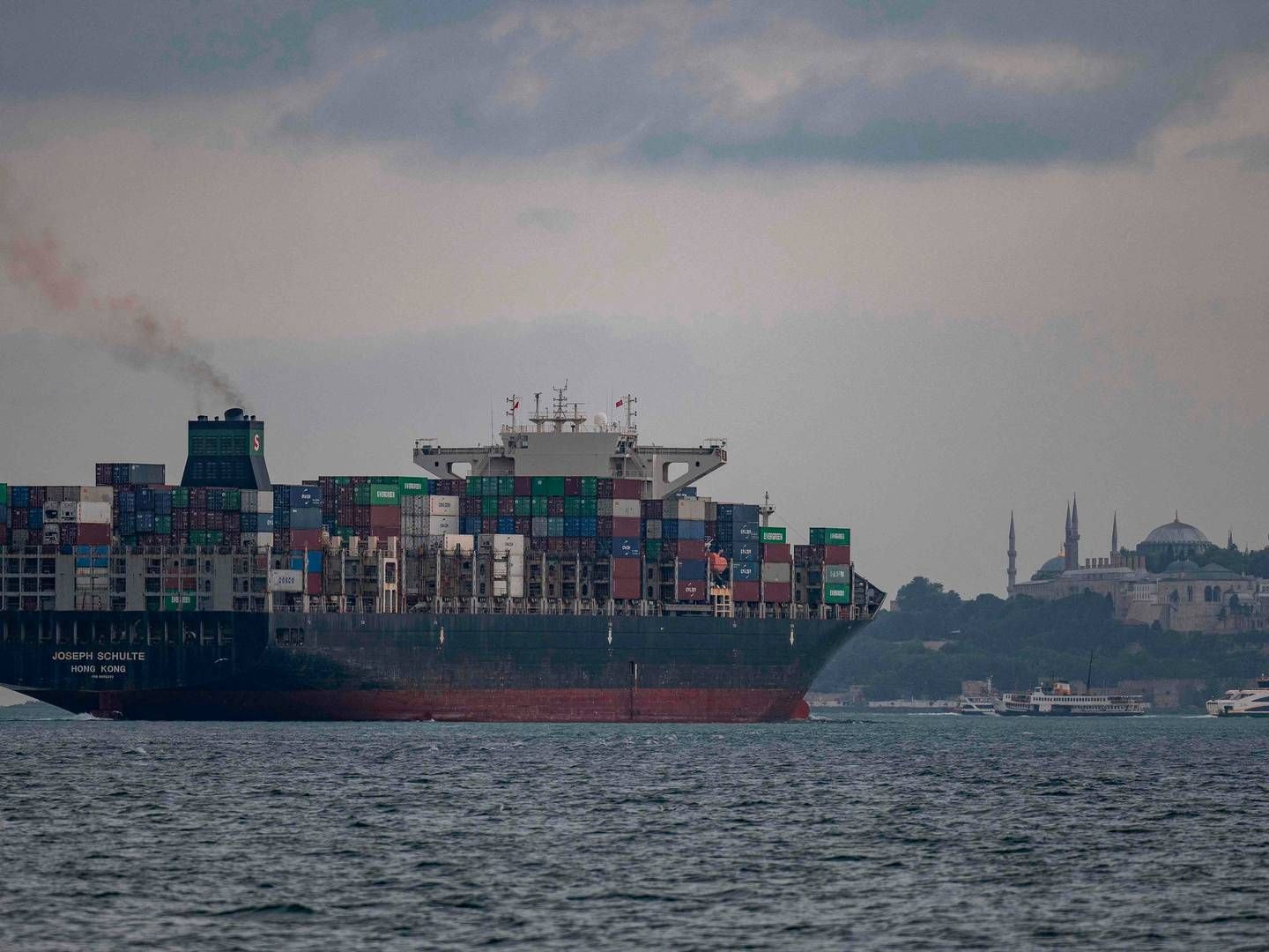 Containerskibet Joseph Schulte ankommer til Istanbul i Tyrkiet efter at have forladt Odessa i Ukraine tidligere på ugen. | Foto: Yasin Akgul/AFP/Ritzau Scanpix