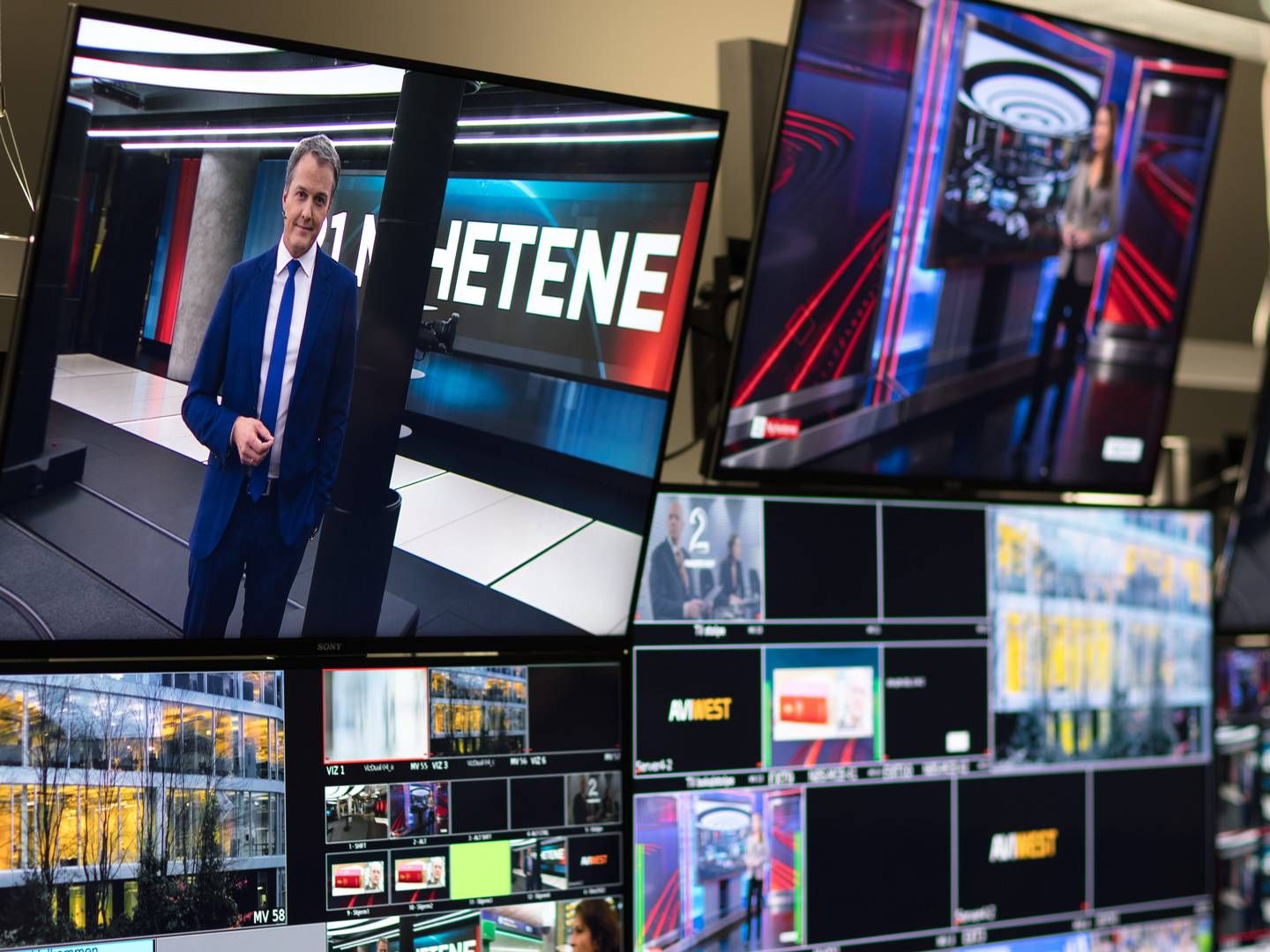 Norsk TV 2's chefredaktør og direktør, Olaf Sandnes, kan ikke se, hvordan besparelserne fra næste år ikke kommer til at koste arbejdspladser på stationen. | Foto: Pr/egmont