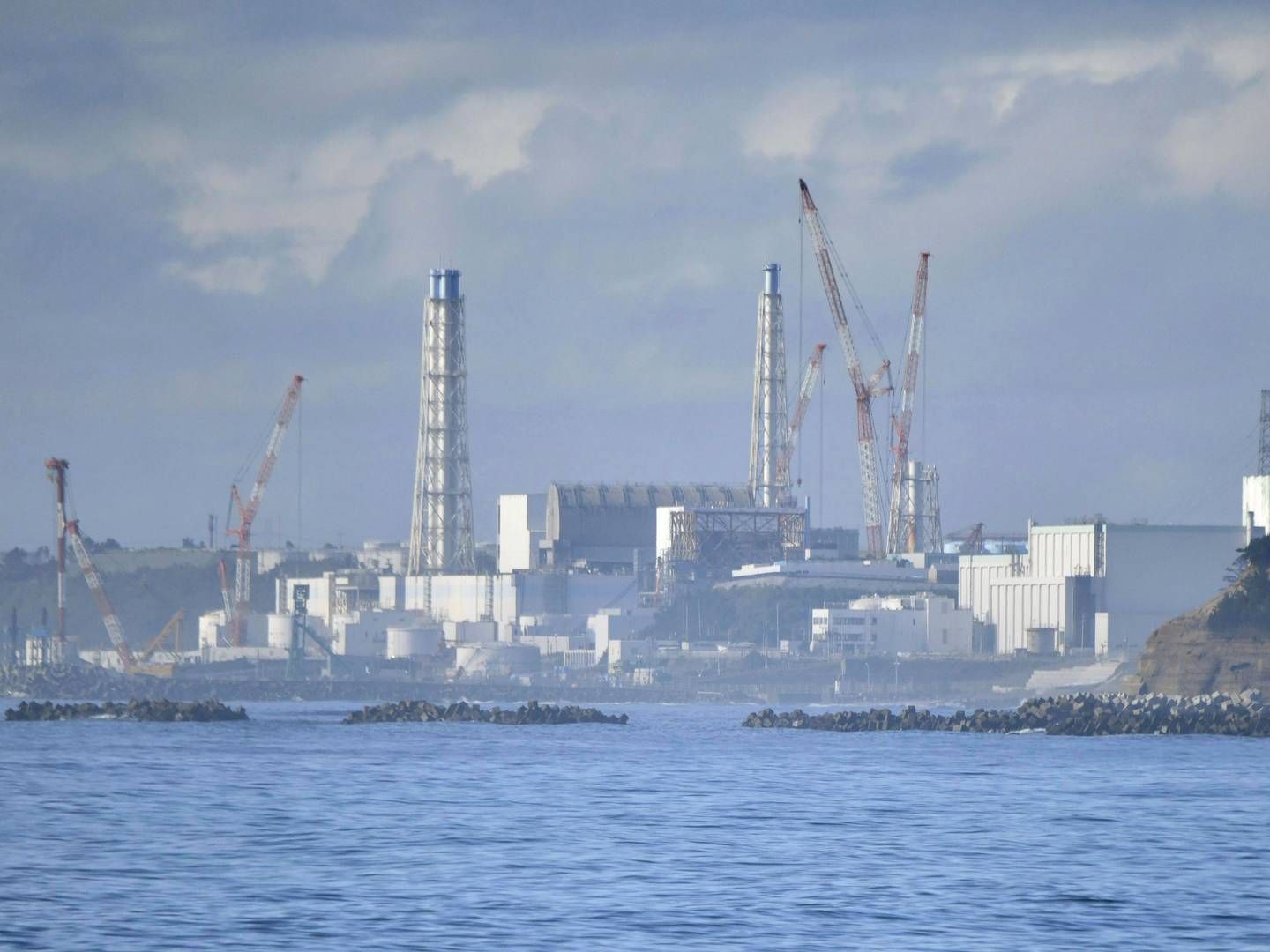IKKE MERKBART. IAEA sier at Japans utslipp av kjølevann fra Fukushima er trygt, og Direktoratet for strålevern og atomsikkerhet (DSA) sier verdiene er lavere enn fra Sellafield i Storbritannia og La Hague i Frankrike. | Foto: Kyodo News via AP