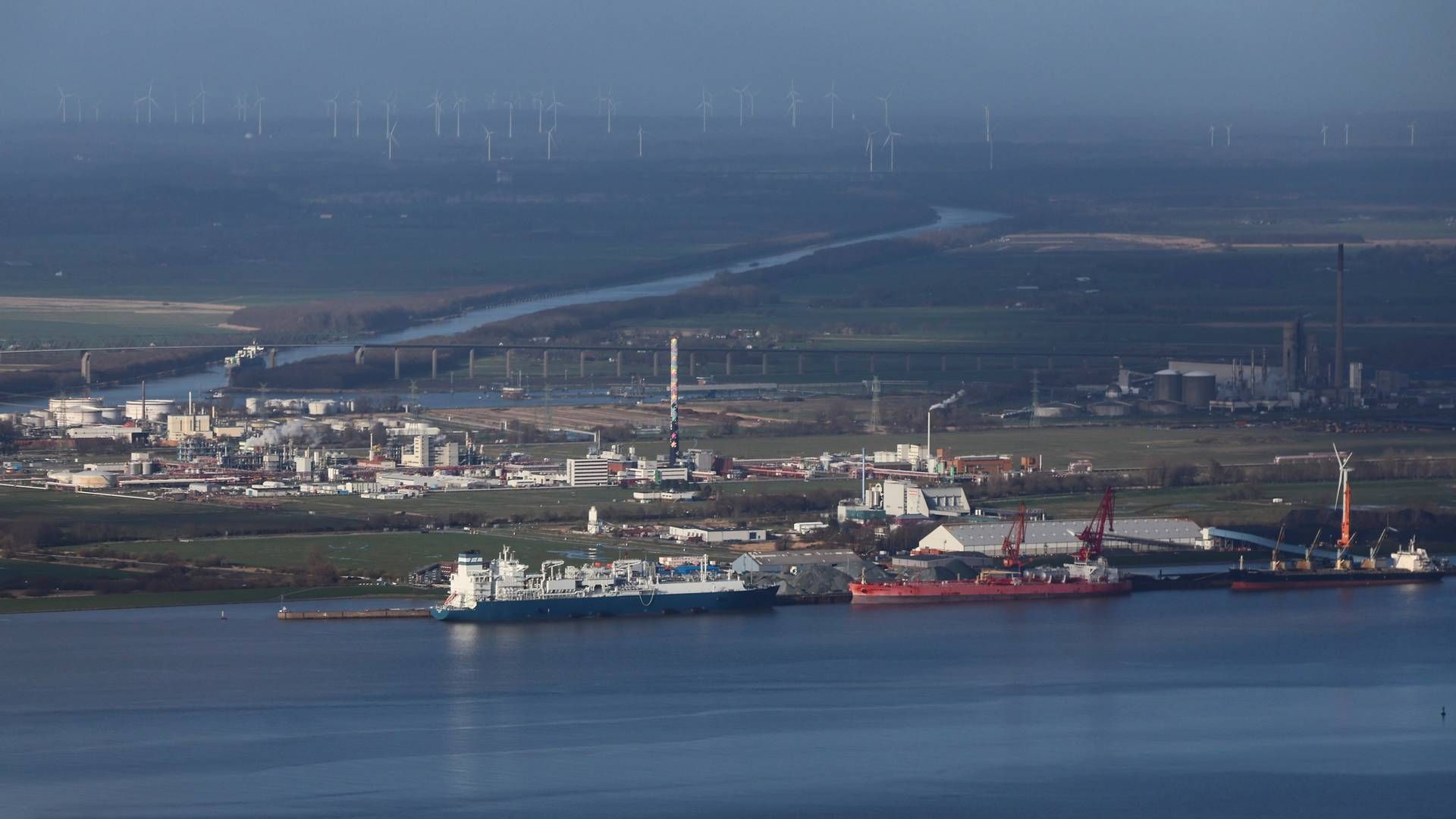 Den flydende LNG-terminal Höegh Gannet ved havnen Brunsbttel ved Elben. | Foto: Christian Charisius/AP/Ritzau Scanpix
