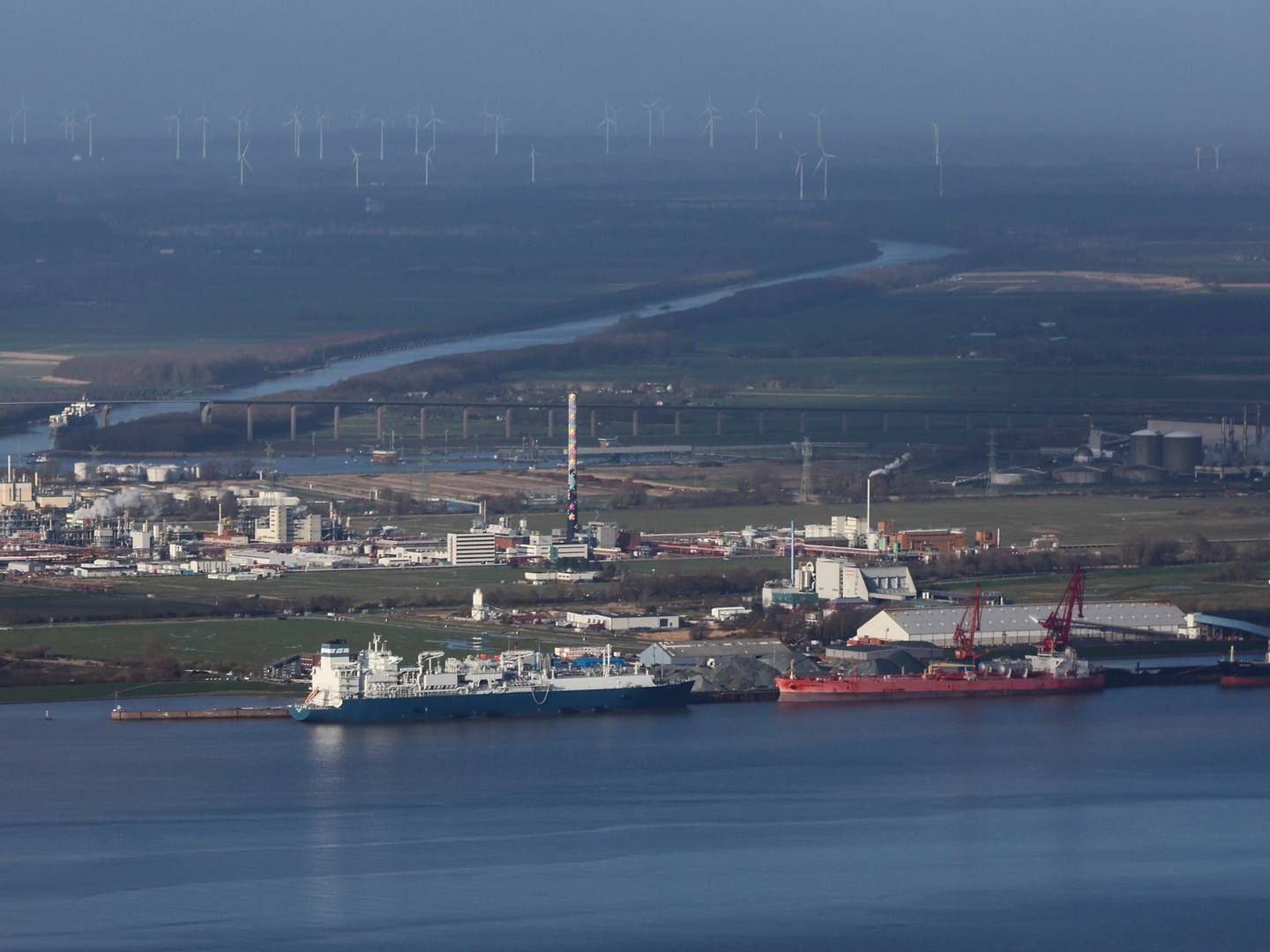 Den flydende LNG-terminal Höegh Gannet ved havnen Brunsbttel ved Elben. | Foto: Christian Charisius/AP/Ritzau Scanpix