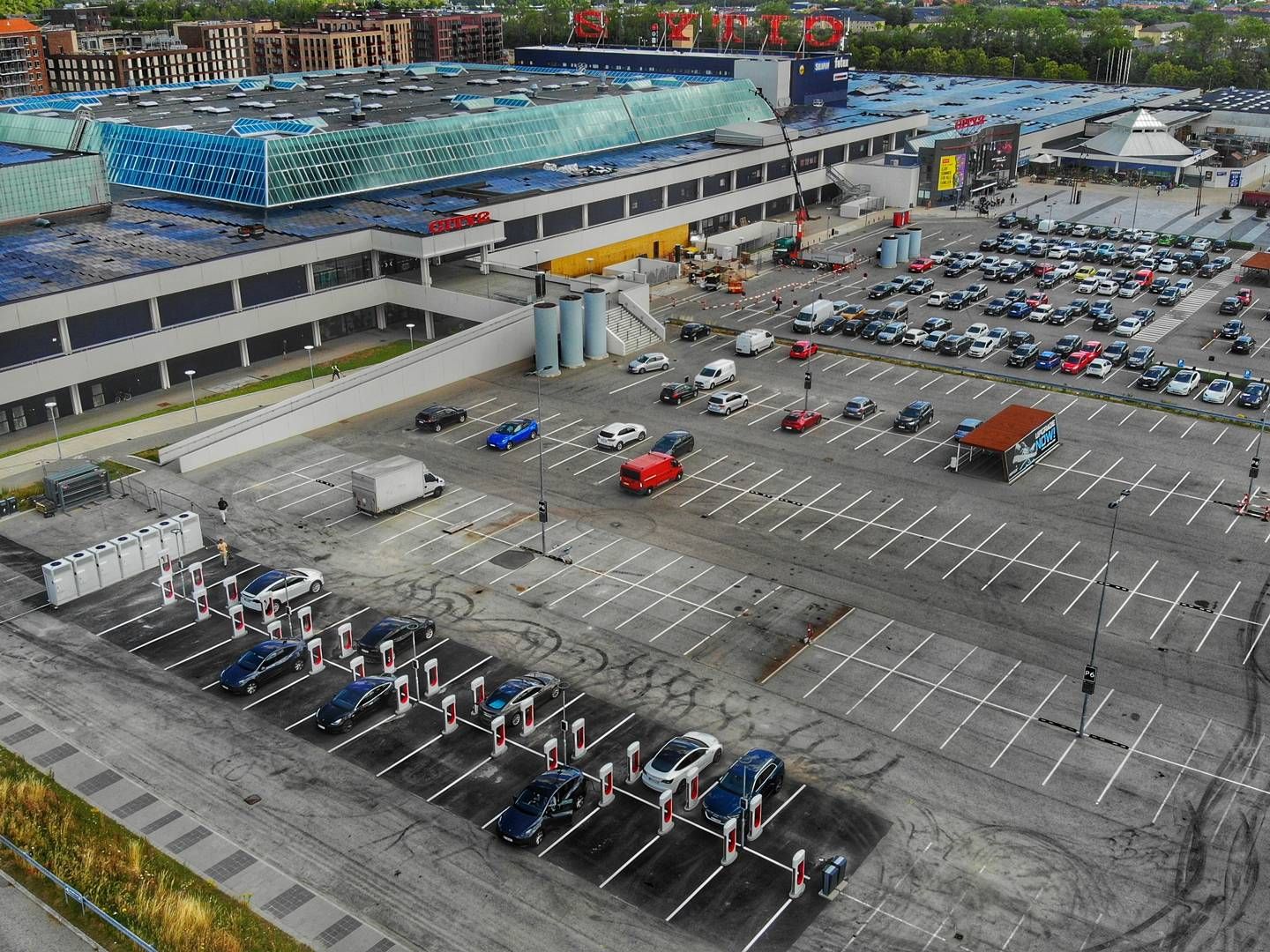 City 2 i Taastrup har fået 28 ladestandere som led i et samarbejde med amerikanske Tesla. | Foto: Danske Shoppingcentre / PR
