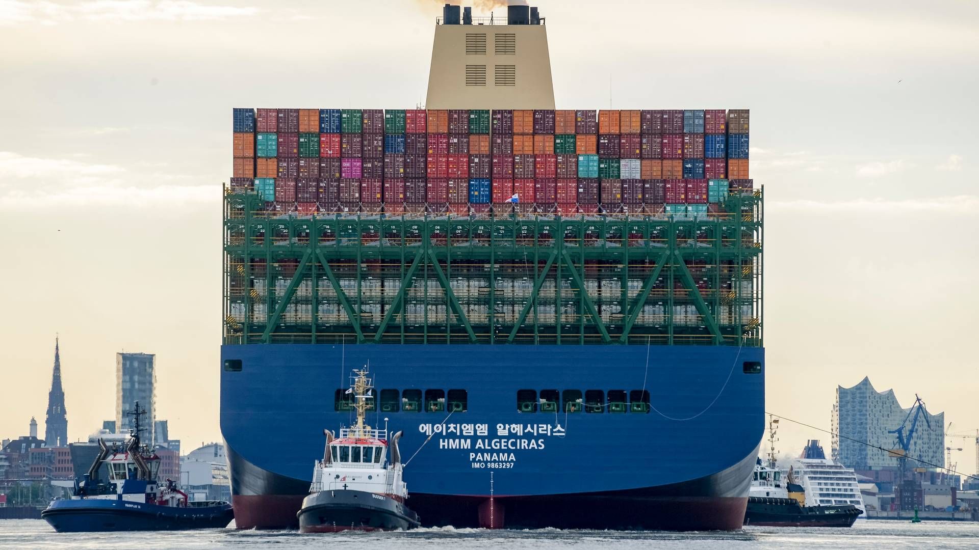 En stor del af det sydkoreanske rederi HMM er sat til salg, og tyske Hapag-Lloyd er med i opløbet. | Foto: Axel Heimken/AP/Ritzau Scanpix