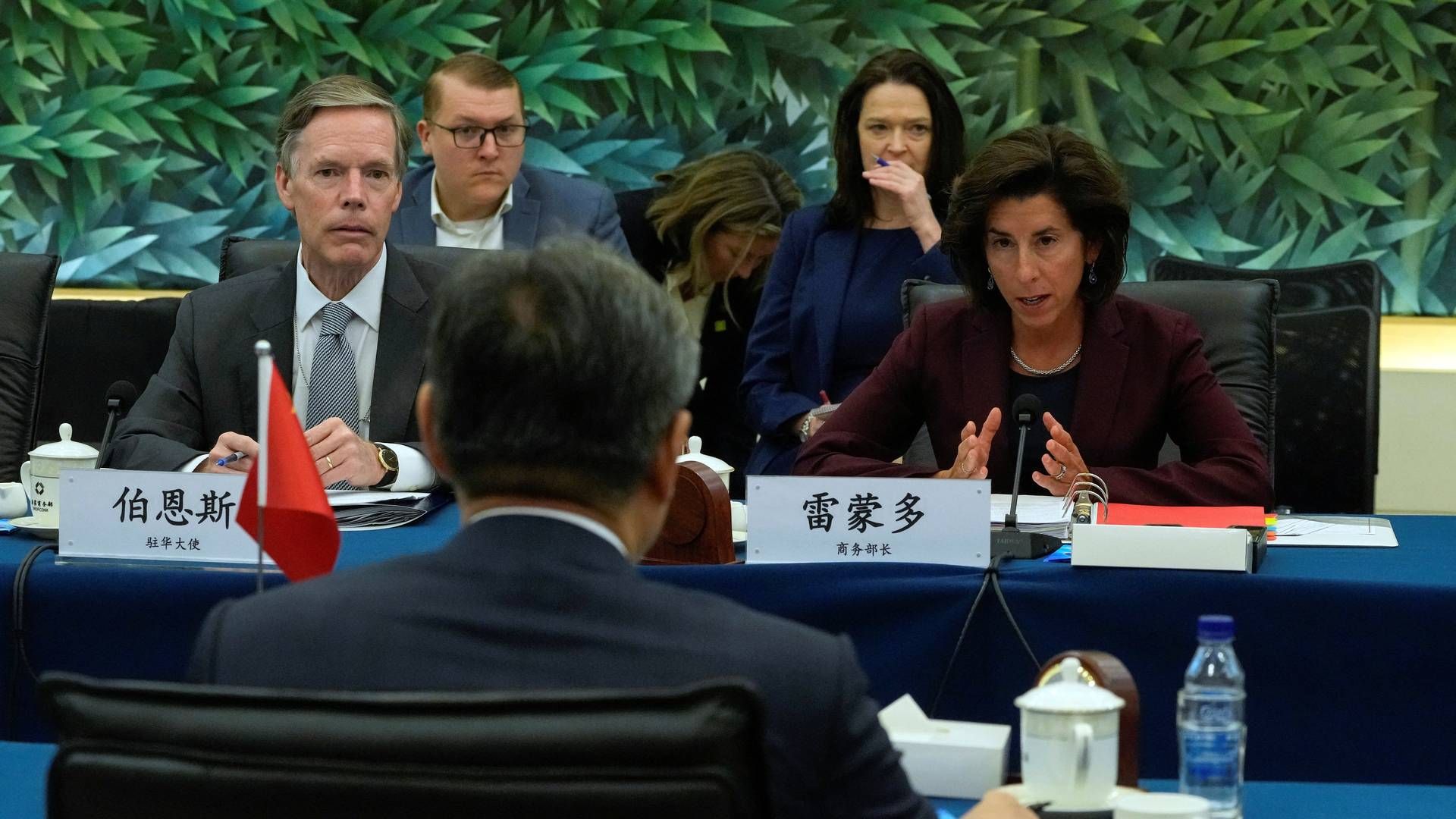 USA’s handelsminister, Gina Raimondo, og Kinas handelsminister, Wang Wentao, mødtes for at lette spændingerne mellem de to lande. | Foto: Pool/Reuters/Ritzau Scanpix