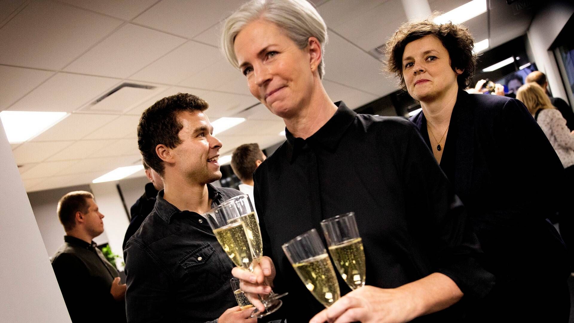 Anne-Marie Dohm, her med champagneglas ved åbningen af Radio4, har meldt sin afgang som direktør for radioen til fordel for et nyt | Foto: Finn Frandsen/Ritzau Scanpix