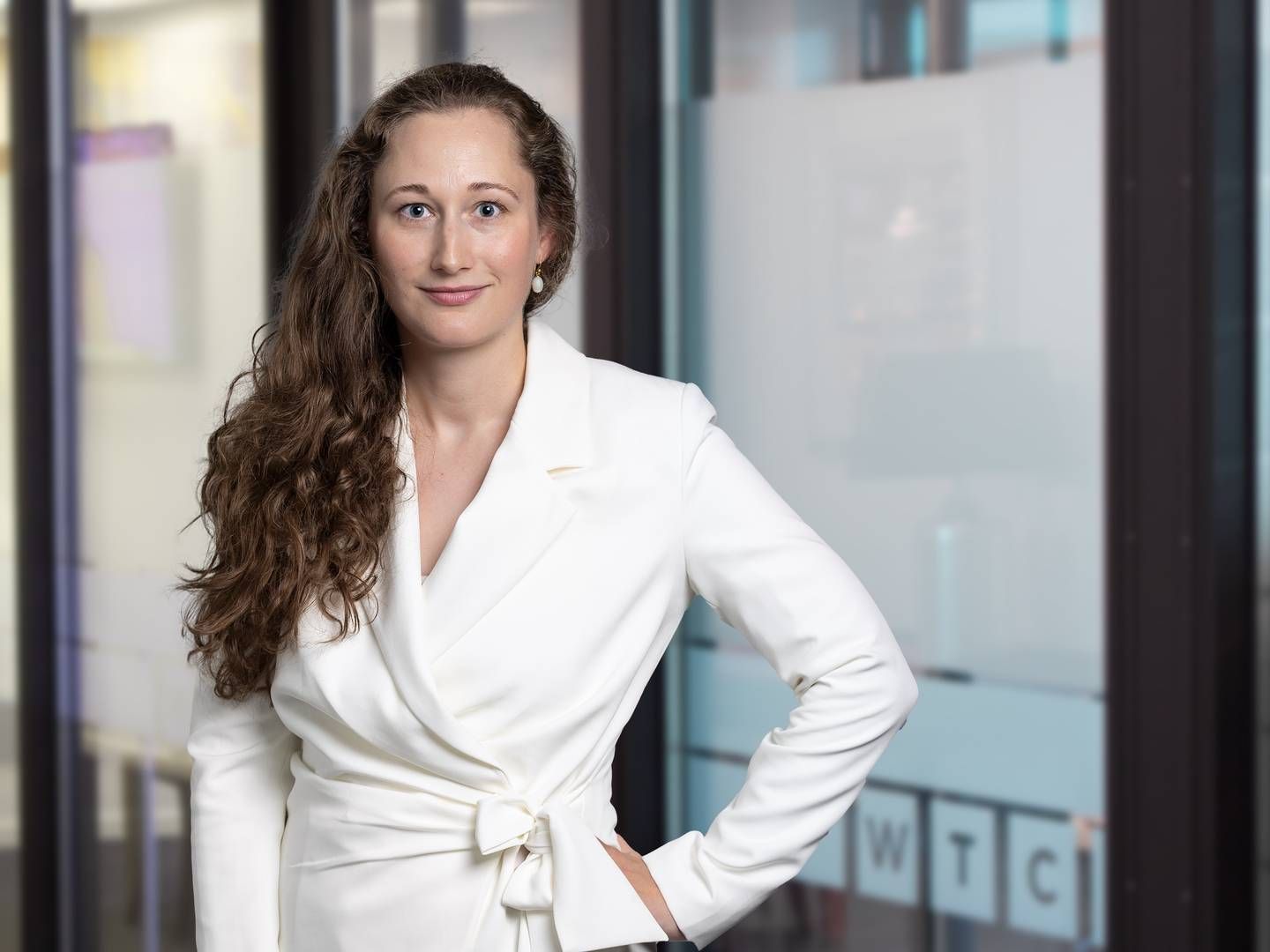 Lilja Løvholm er uddannet jurist fra Københavns Universitet og fik sin beskikkelse som advokat i 2019. Hun er pr. 1. august 2023 tiltrådt som advokat hos WTC Advokaterne, der har base i den nordsjællandske by Hillerød. | Foto: Bjørg De Meza