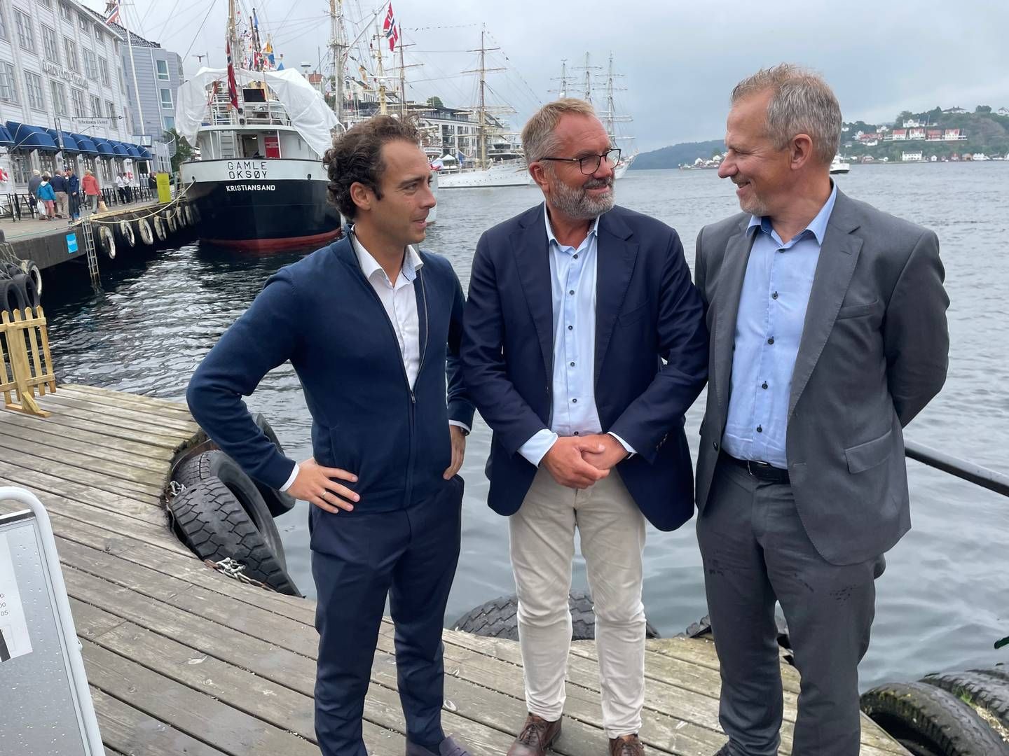 PARTNERE: Wind Catching Systems-sjef Ole Heggheim (til høyre) har fått med seg Ny Energi-sjef Harald Dirdal på partnerlaget. Direktør for industri og myndighetskontakt i Wind Catching Systems, Daniel Engelhart-Willoch, til venstre. Her er de under Arendalsuka. | Foto: Harald Amdal