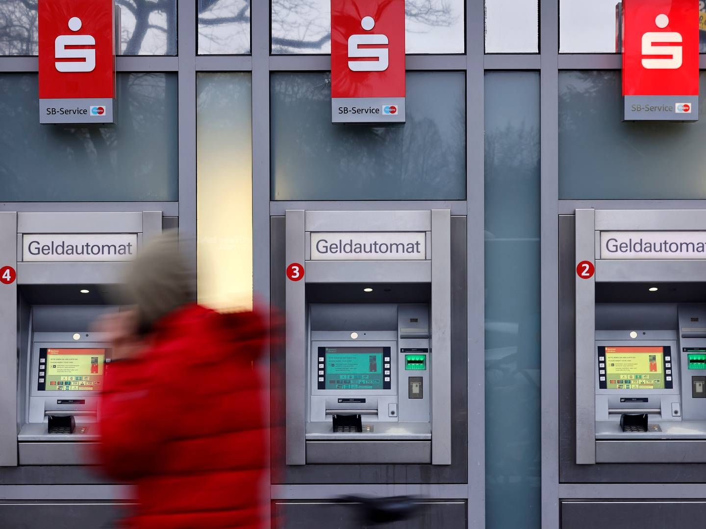 Was tun, wenn am Ende des Monats das Geld knapp wird? | Foto: picture alliance / Geisler-Fotopress | Christoph Hardt/Geisler-Fotopres