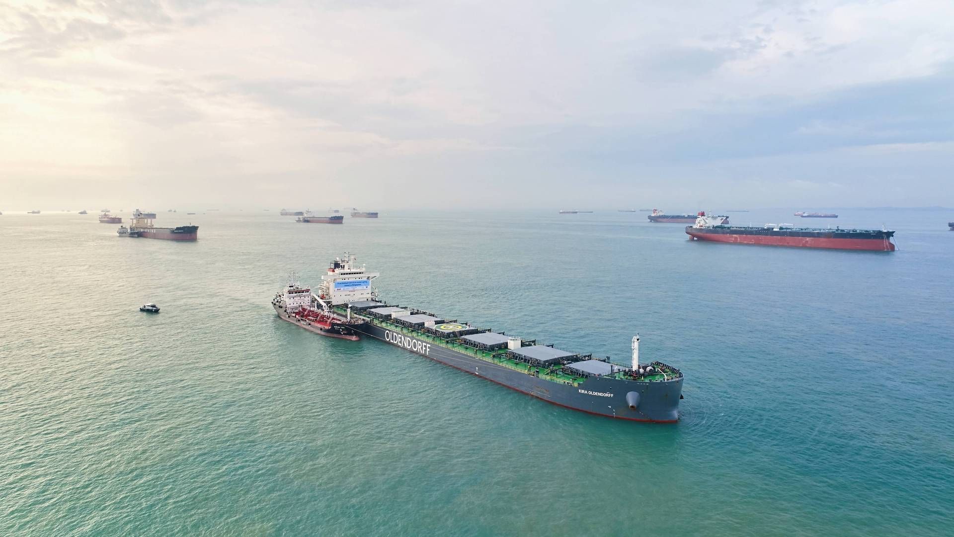 Et skib bliver bunkret i Port of Singapore, verdens største bunkerhavn. | Foto: Bhp/Reuters/Ritzau Scanpix