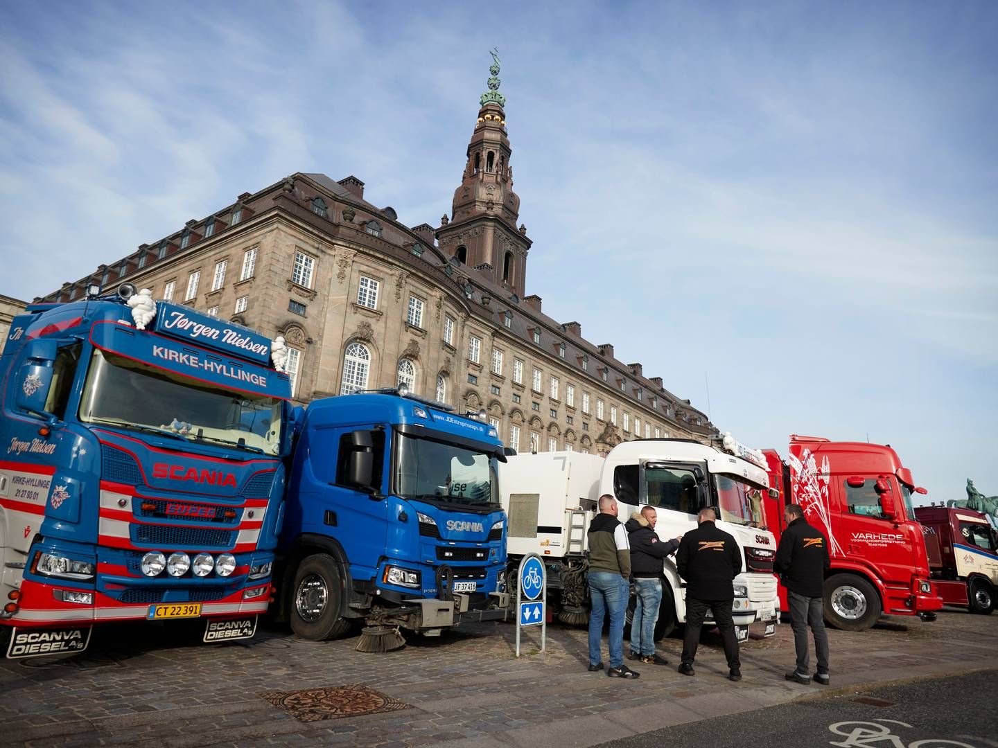 Tidligere i år demonstrerede en stor gruppe vognmænd mod den kilometerbaserede vejafgift foran Christiansborg. | Foto: Jens Dresling/Ritzau Scanpix