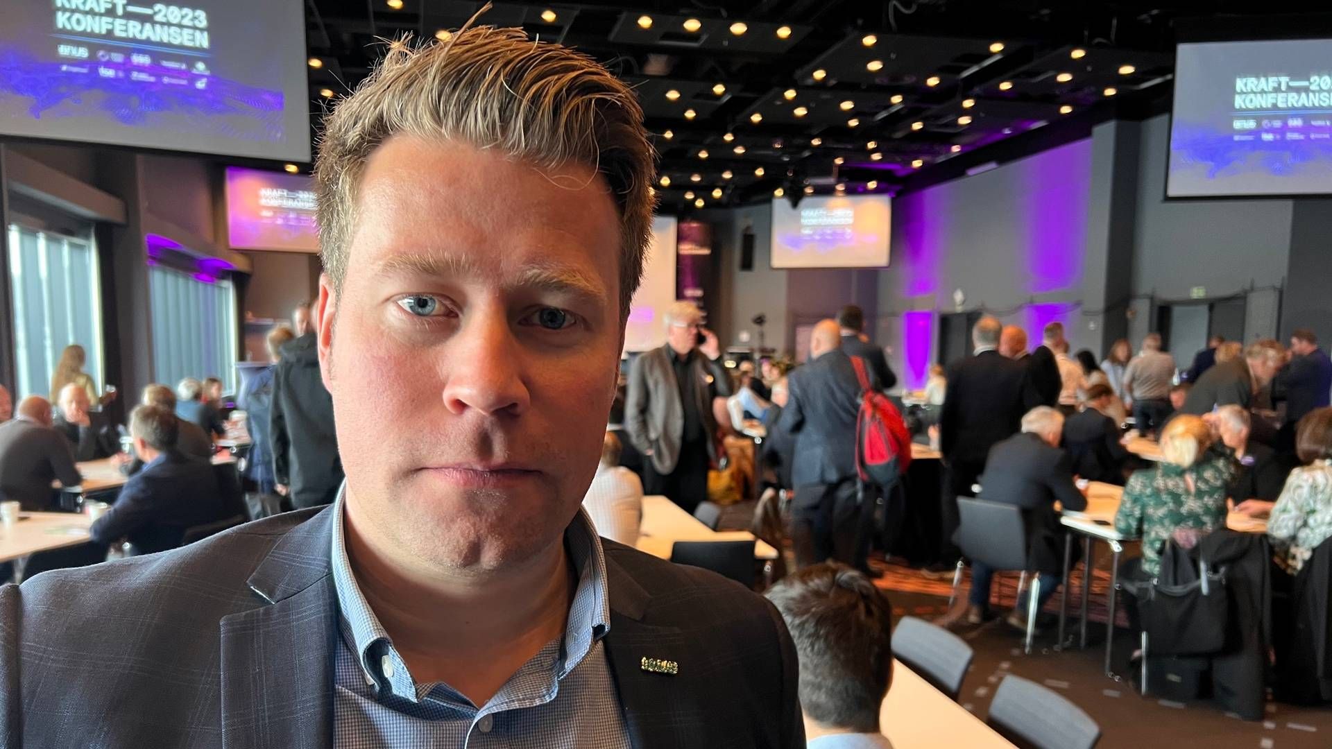 BEKYMRET: BRUS-direktør Elnar Remi Holmen mener tusenvis av arbeidsplasser kan gå tapt dersom man ikke får på plass mer nett og mer kraft i nord. | Foto: Espen Bless Stenberg
