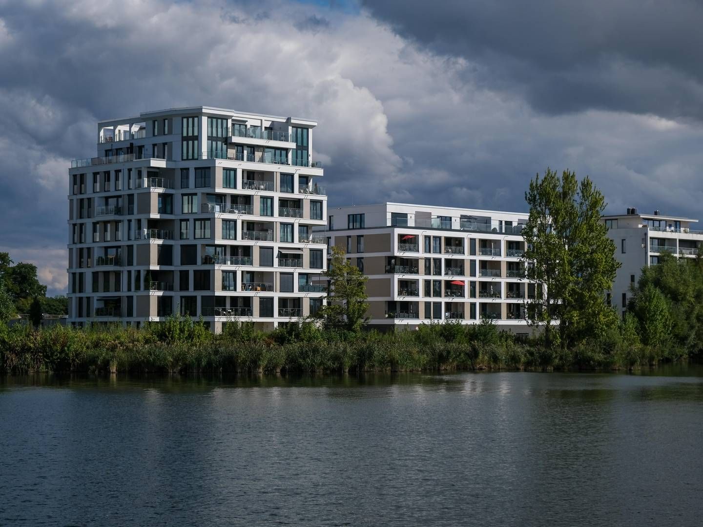 Luxuswohnungen am Ziegelsee in Schwerin, Mecklenburg-Vorpommern. | Foto: picture alliance / Rupert Oberhäuser | Rupert Oberhäuser