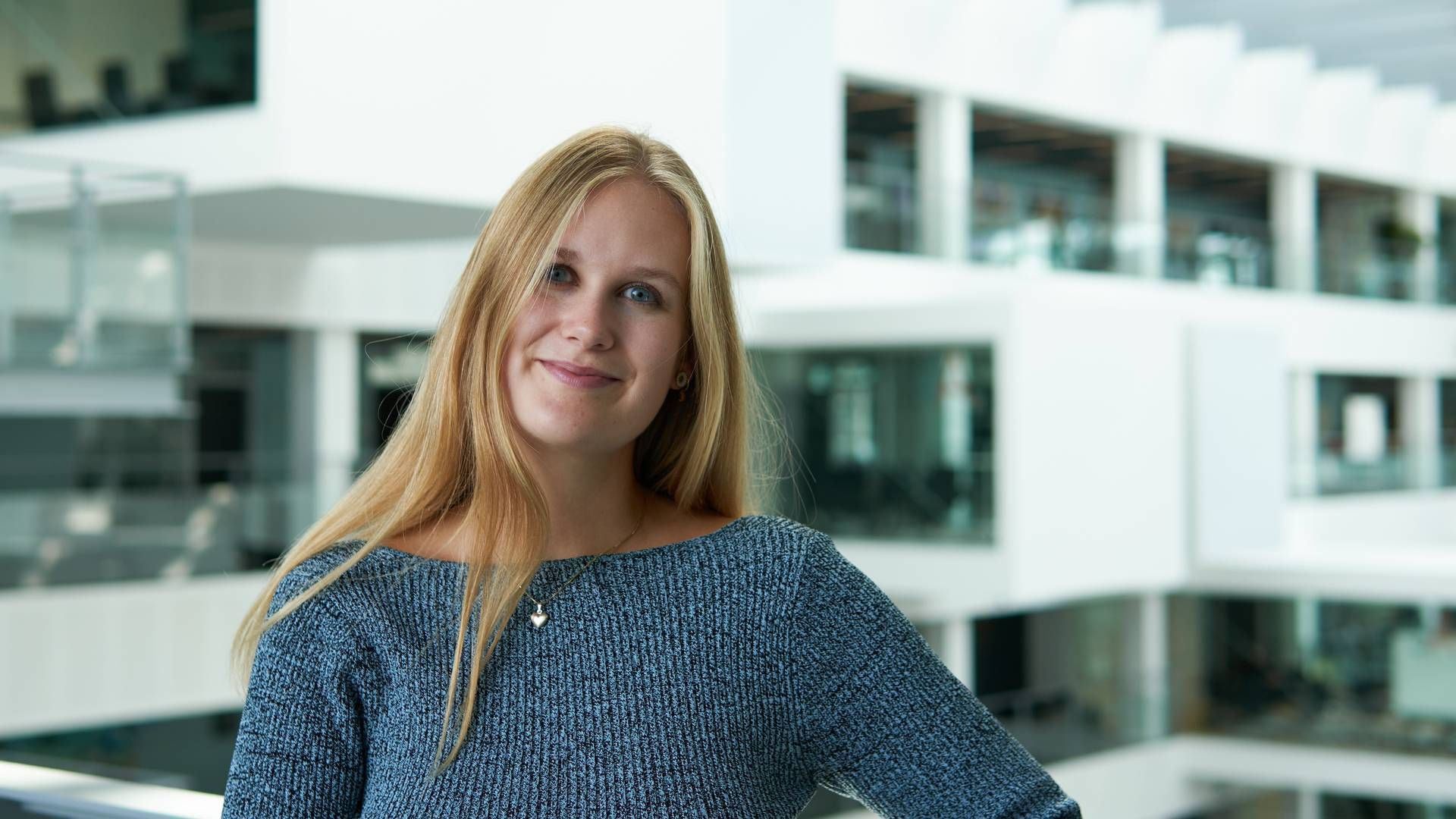 Agnes Hardy studerer Computer Science på ITU og eftersøger større kønsdiversitet i it-branchen: ”Det er dem, der ikke er kvinder, eller anden minoritet i tech, der har brug for at vide, at det er vigtigt med flere kvinder.” | Foto: Anders Lyngesen