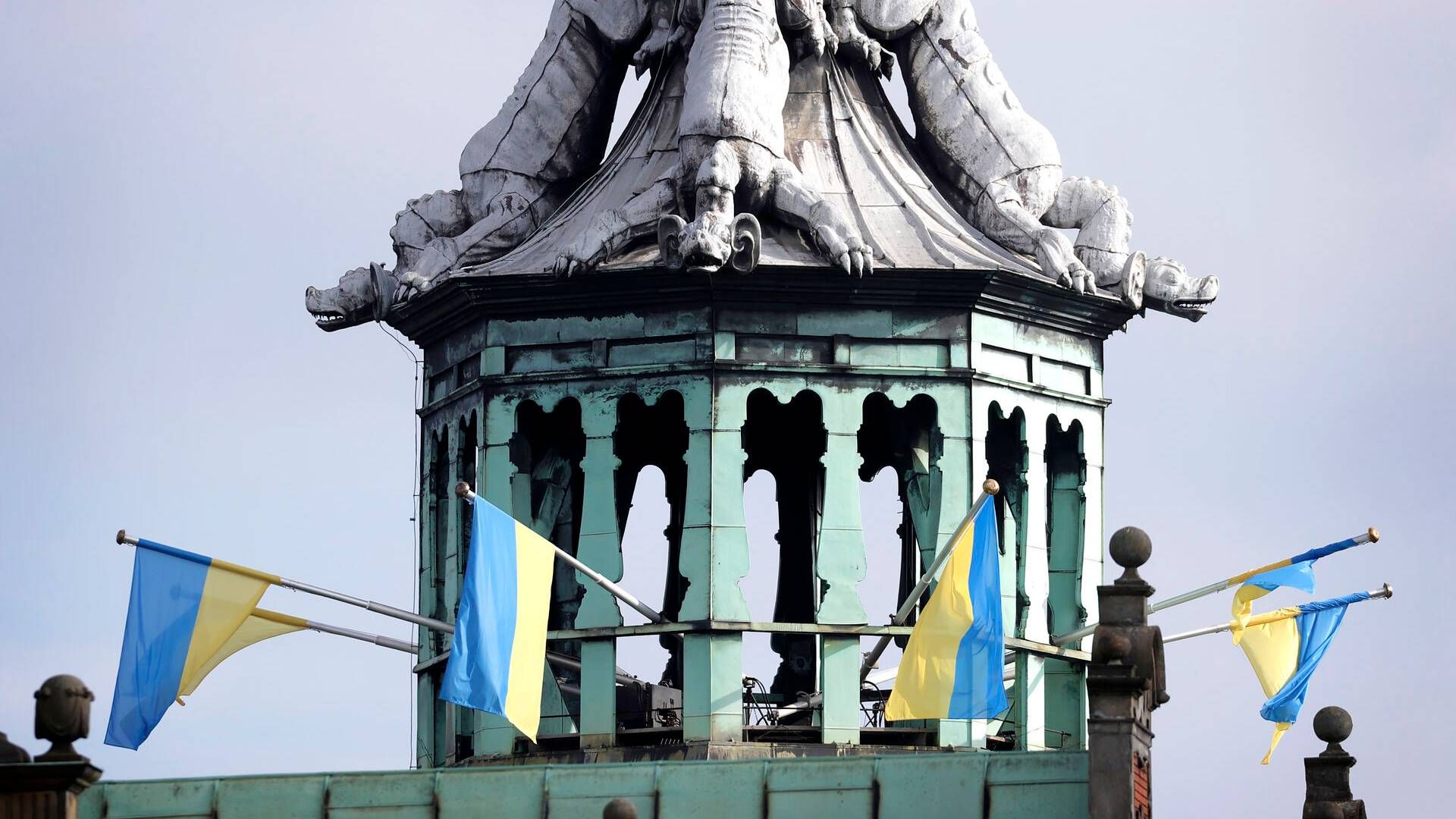 Dansk Erhverv, der holder til i børsbygningen, som her ses med ukrainske flag, ser ikke nogen værdi i at genskabe skabelonen til en pressemeddelelse, hvis den virker. | Foto: Jens Dresling/Ritzau Scanpix