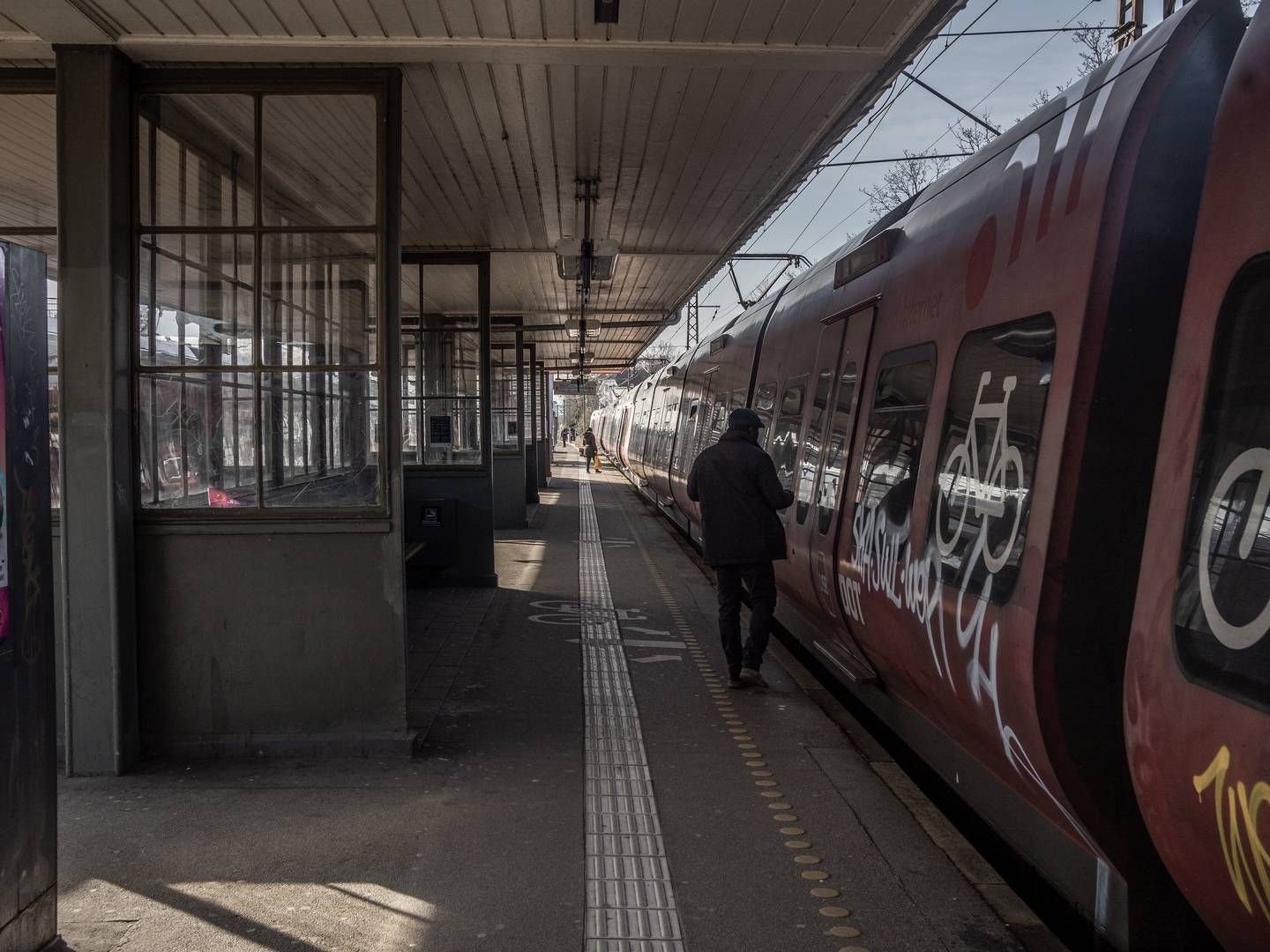 Mere DSB-personale i S-togene kan være med til at skabe højere tryghed for de rejsende, mener Dansk Jernbaneforbund. | Foto: Aleksander Klug/Ritzau Scanpix