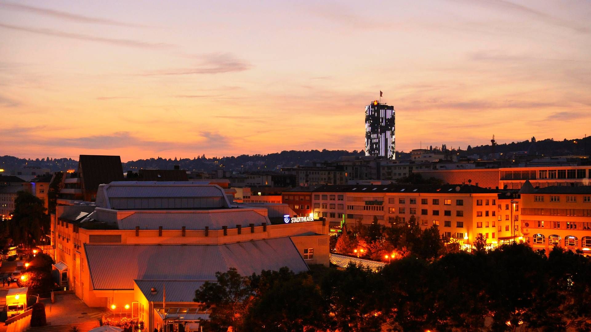 Blick über die Stadt Pforzheim. Hinten zu sehen der Turm der Sparkasse. | Foto: picture alliance / imageBROKER | Michael Weber / Lachmann