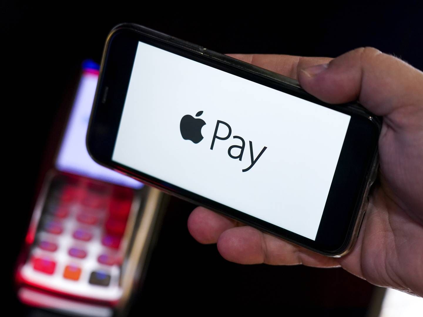 Erst spät bekommen die Postbank-Kunden die Möglichkeit, Apple Pay zu nutzen. | Foto: picture alliance / AA | Pavel Pavlov