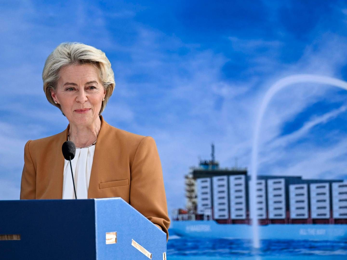 EU-Kommissionens formand, Ursula von der Leyen, har torsdag navngivet det nye Mærsk-skib, der kan sejle på metanol. | Foto: Sergei Gapon/AFP/Ritzau Scanpix