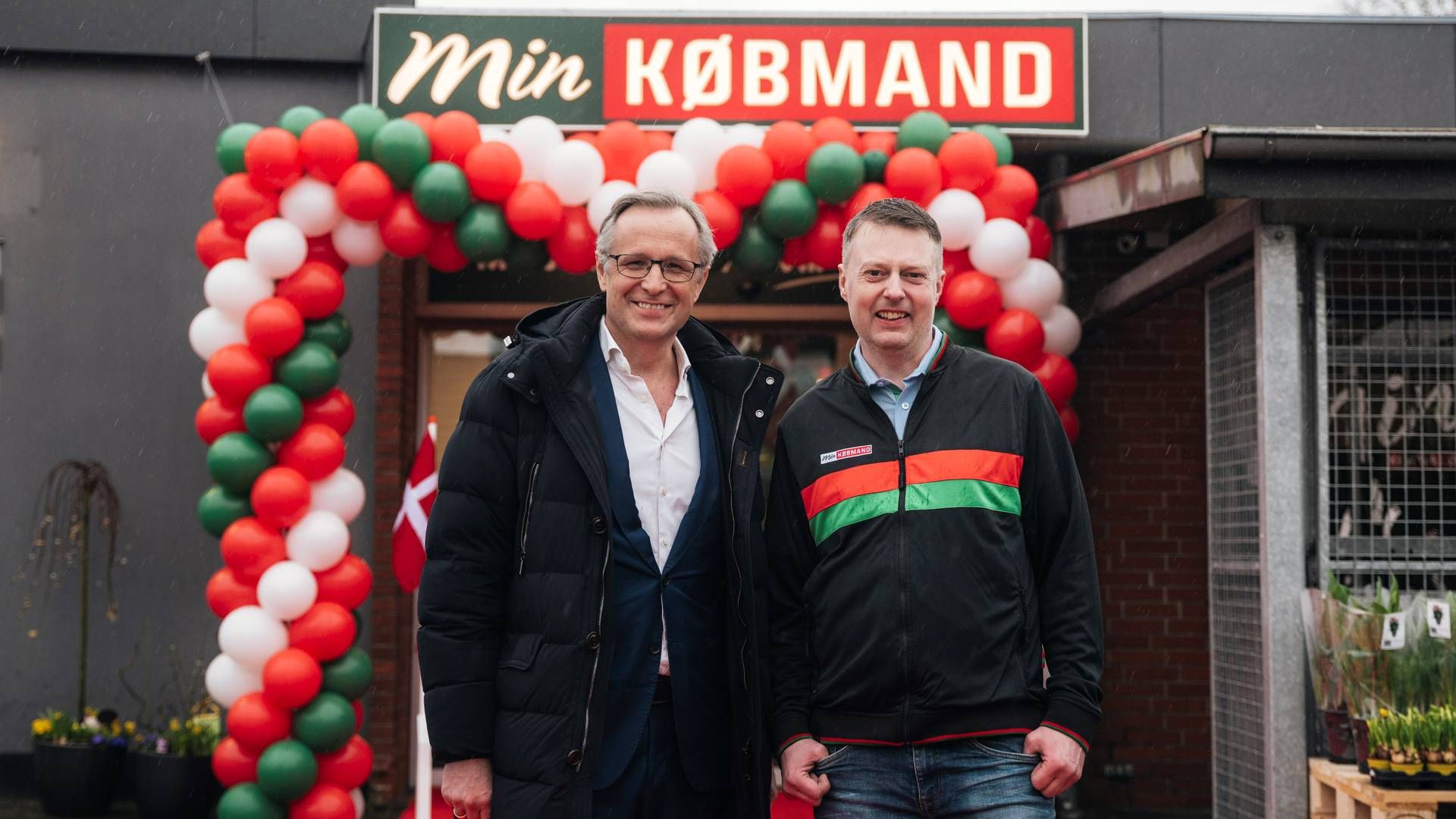 I marts åbnede Dagrofa en Min Købmand-butik i Borris, som er medfinansieret af lokale borgere. På billedet ses Tomas Pietrangeli, topchef i Dagorfa, til venstre og Allan Nielsen, købmand i Borris, til højre. | Foto: Dagrofa/pr