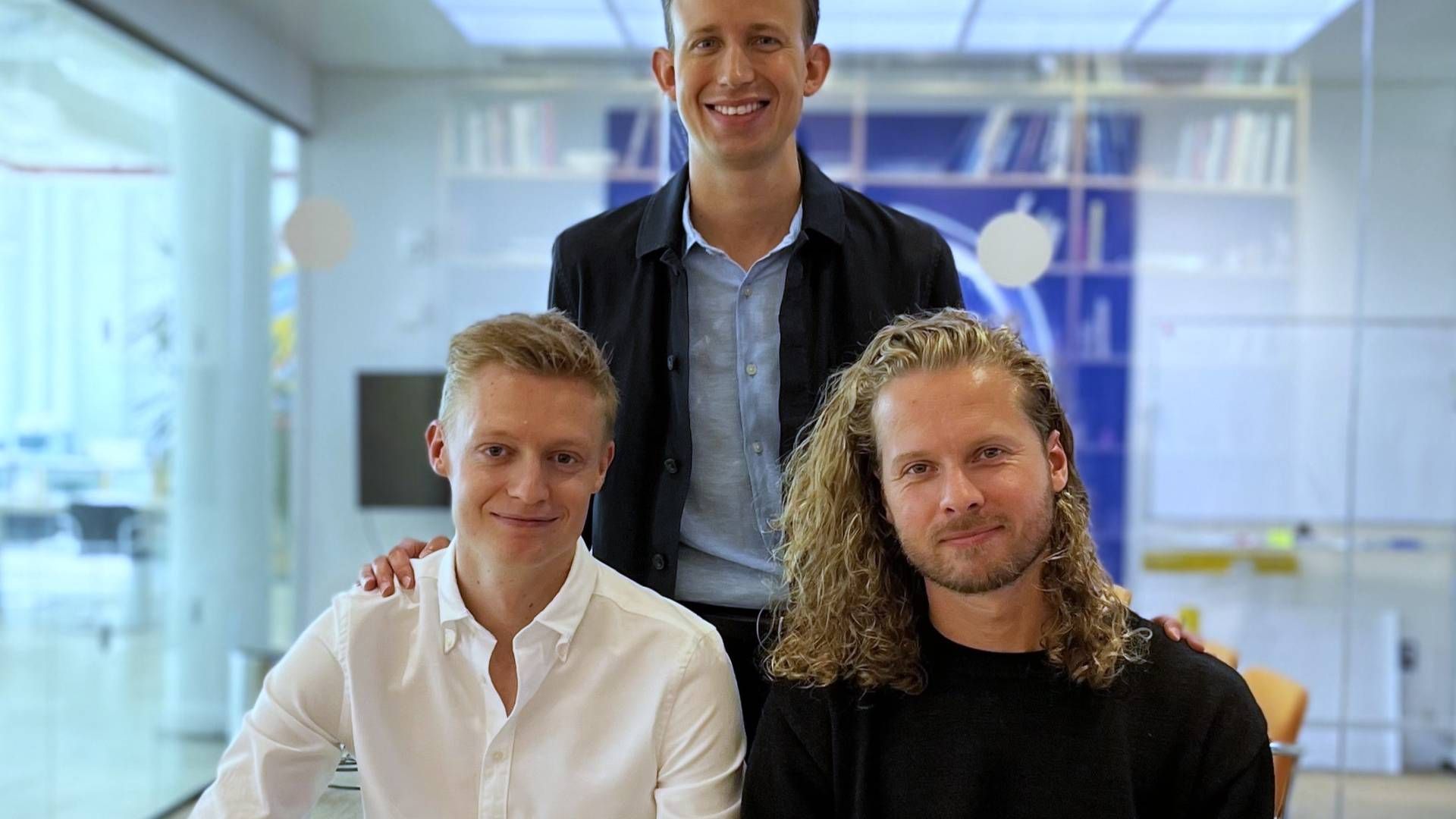 De tre unge iværksættere (fra venstre) Niels Thomsen, Alexander Langhede og Marcus Merrild har udviklet en software, der skal reducere ventetiden og miljøbelastningen, når amerikanske fashionbrands sælger produkter. | Foto: Pressefoto