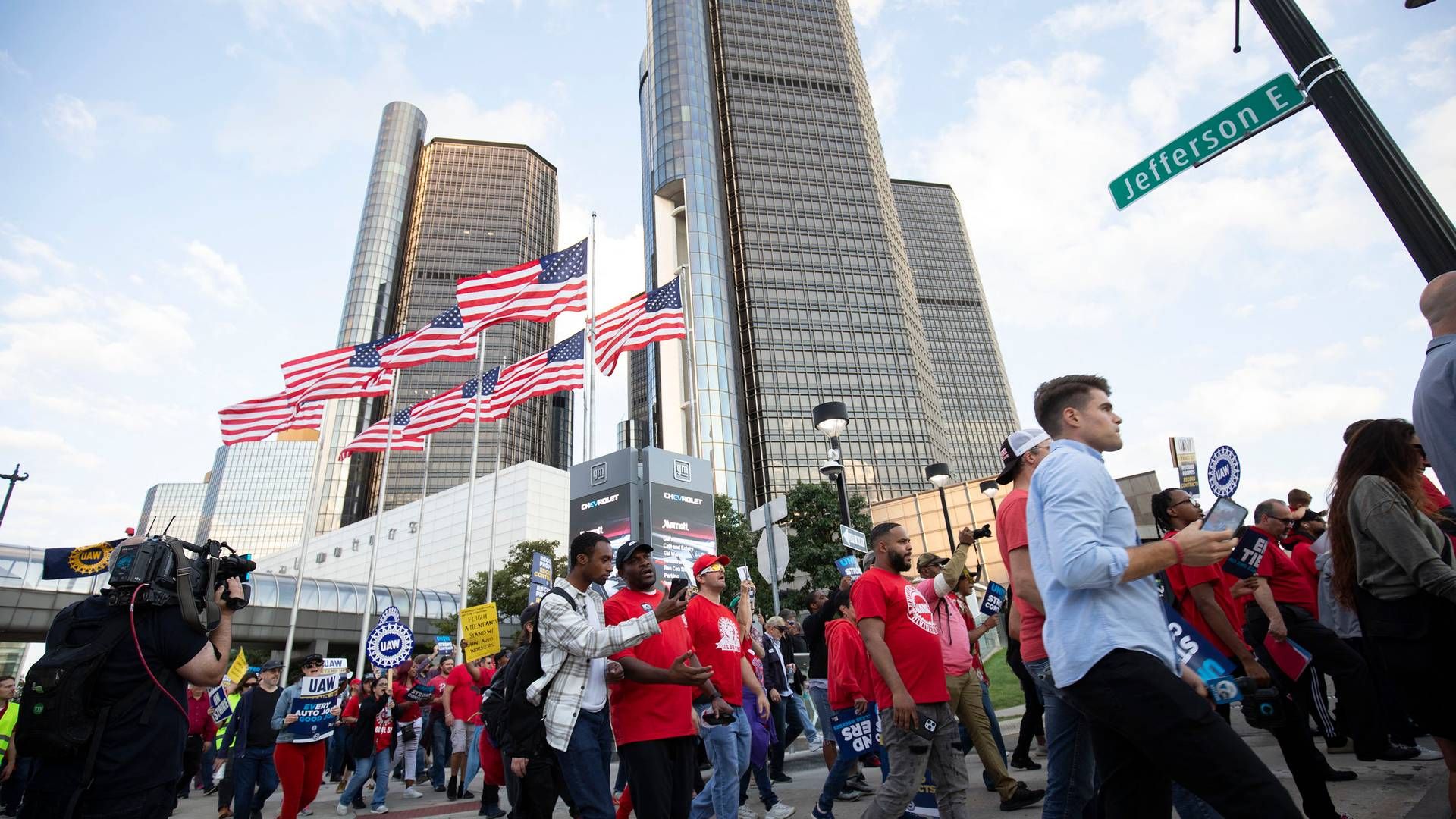 Medlemmer af bilarbejdernes fagforening i USA, UAW, går gennem storbyen Detroit i protest mod lønningsniveau. | Foto: Bill Pugliano