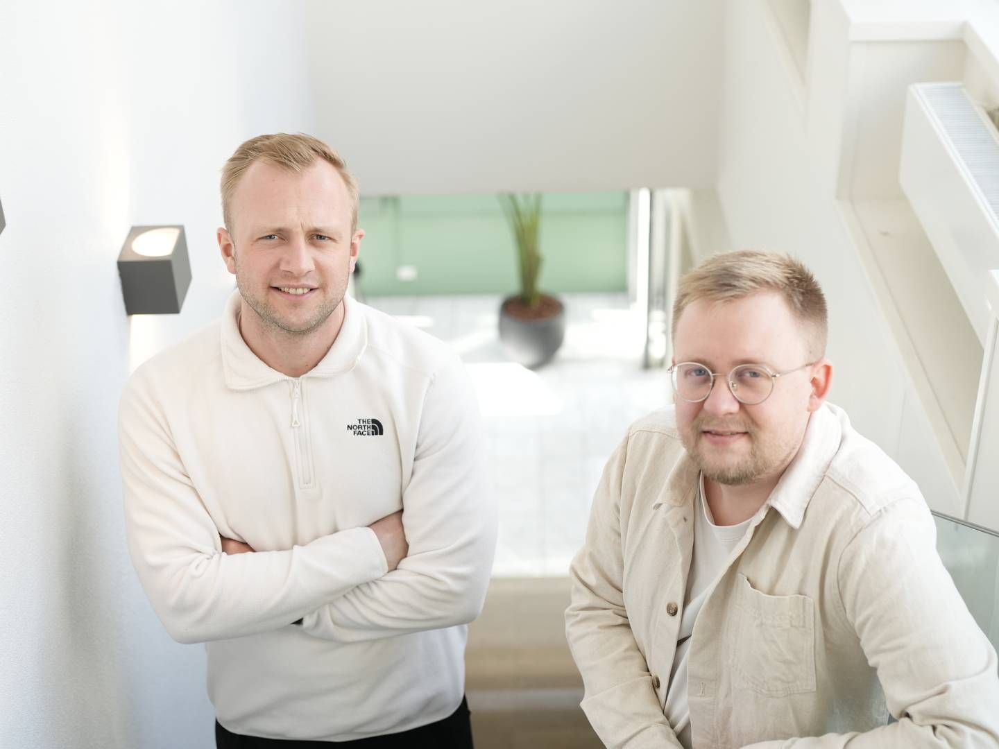Casper Laursen (tv.) og Søren Brokær står bag legaltech-virksomheden Pandektes, som de stiftede i slutningen af 2022. | Foto: Pandektes/pr