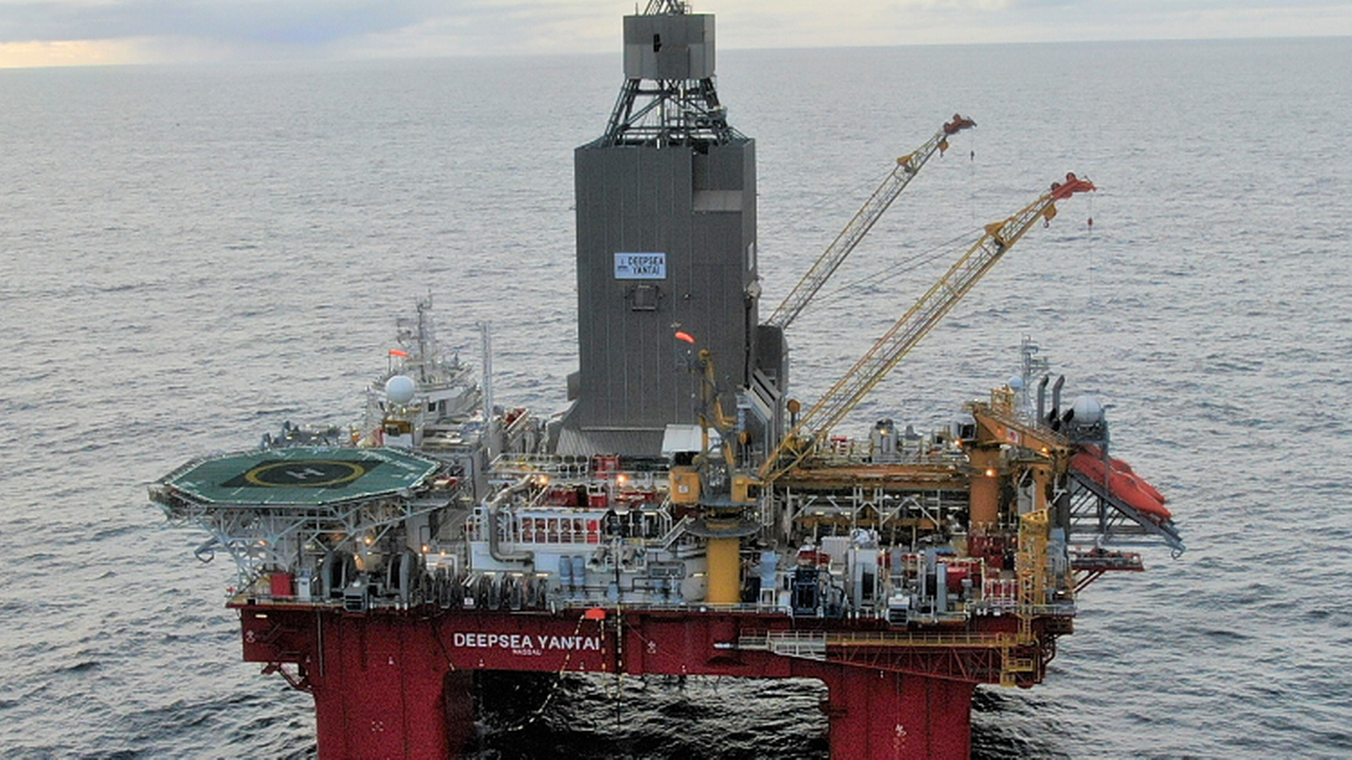 FUNN: Riggen Deepsea Yantai har gjort funn på Norma-feltet på vegne av DNO. Nå flyttes riggen for å bore selskapets neste brønn. | Foto: Odfjell