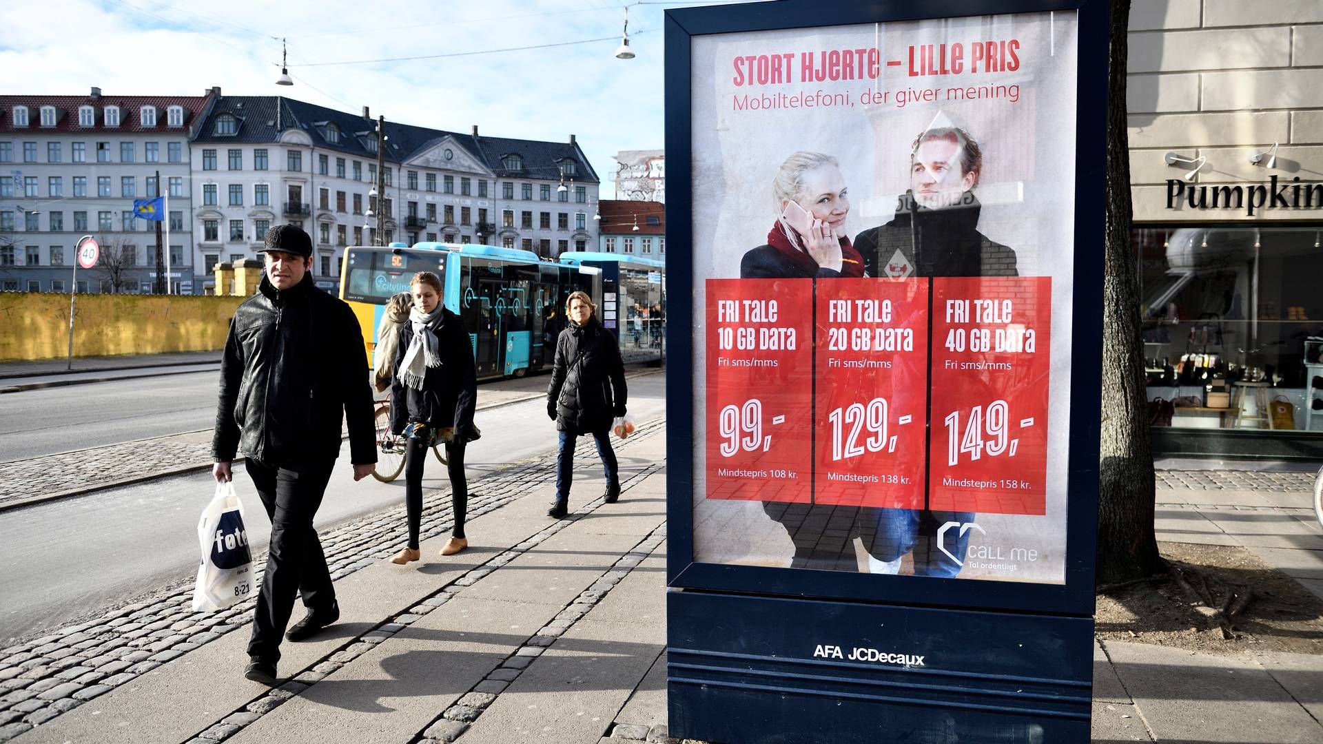 Gadereklame fra Call Me, der beholder sit navn, når salget af Telias danske forretning til Norlys falder på plads (arkivfoto) | Foto: Tariq Mikkel Khan