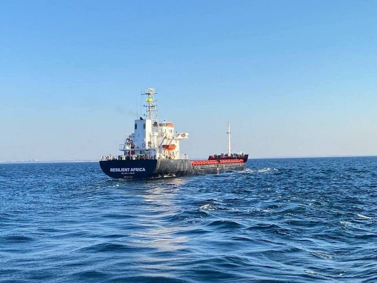 Bulk carrier Resilien Africa leaves the Ukrainian port of Chornomorsk on Tuesday. | Photo: Oleksandr Kubrakov Via Facebook/Reuters/Ritzau Scanpix