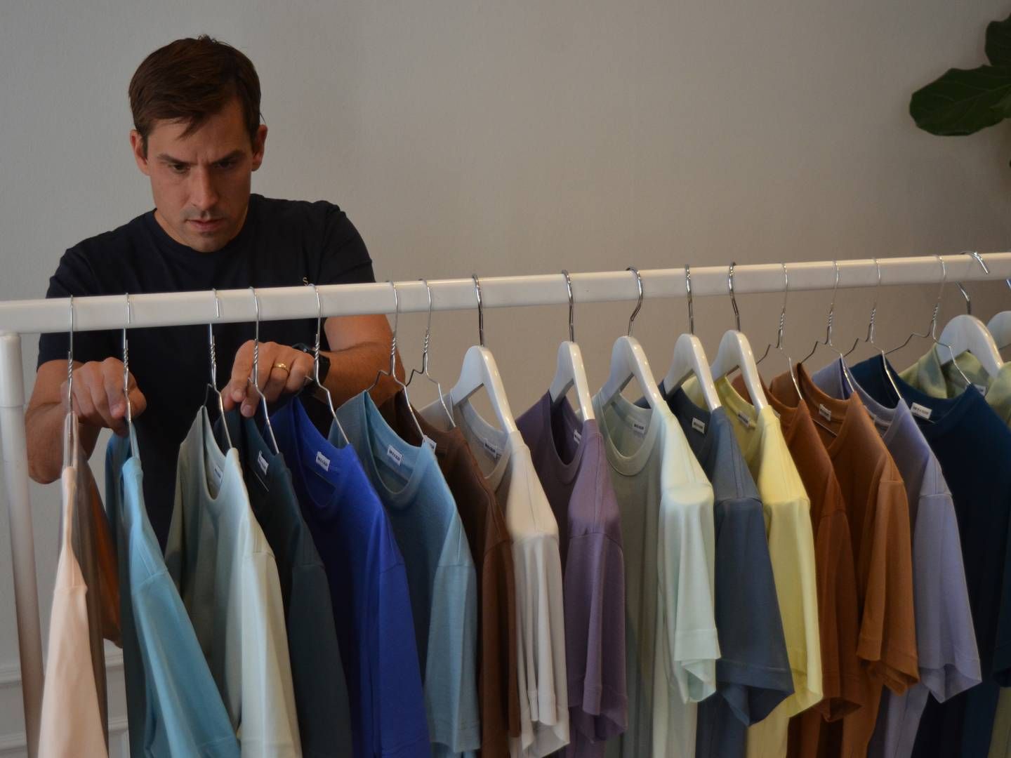 Herretøjsvirksomheden Son of a Tailor vil tage et opgør med den etablerede modeindustris overproduktion, som stifter Jess Fleischer mener er "forældet bæredygtighedsmæssigt." | Foto: Alexander Thorup