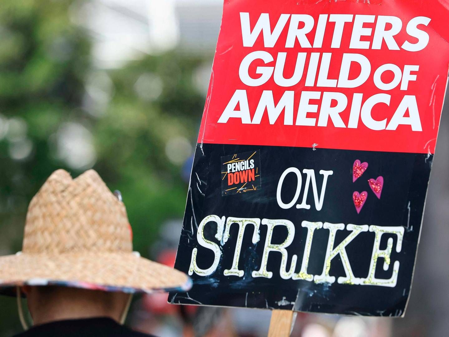 Manuskriptforfattere i Hollywood har siden maj været i strejke. Der er på dog ny forhandlinger, oplyser fagforeningen WGA. | Foto: Mario Tama