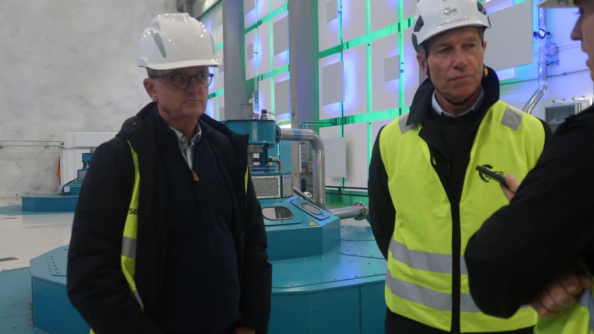 Administrerende direktør i Lyse, Eimund Nygaard, sammen med olje- og energiminister Terje Aasland. | Foto: Linda Sandvik