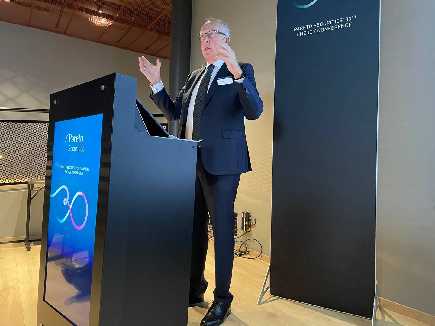 Konserndirektør i Hydro Energy, Arvid Moss, beskriver avklaringen i statsbudsjettet om grunnrenteskatt på landbasert vindkraft som kjempeviktige nyheter for Hydro. Her er han på Pareto Securities-konferansen i Oslo. | Photo: Harald Amdal