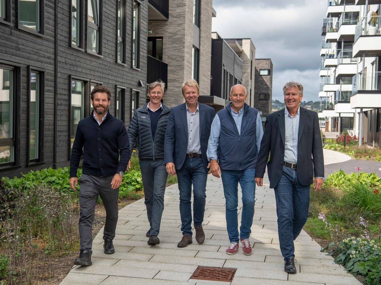 GJØR STORHANDEL I KRISTIANSAND: Fra venstre: Anders Buchardt, Emil Paaske, Jostein Haugen, Terje Ragnar Hansen, Jan Omli Larsen | Photo: Malling & Co