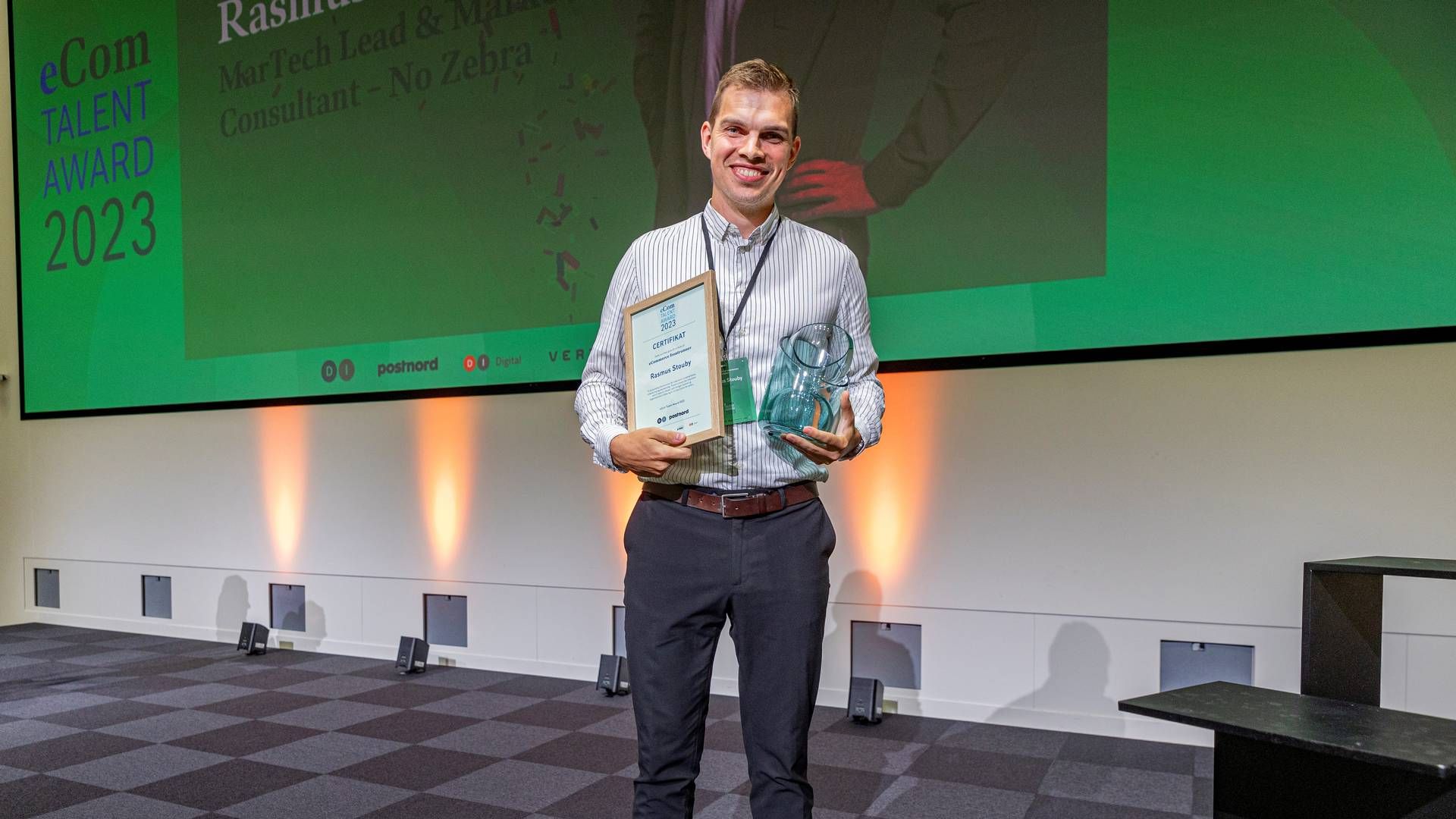 Rasmus Stouby var både glad, stolt og en anelse nervøs, fortalte han, da han modtog prisen foran en lang række topskikkelser i dansk e-handel. | Foto: Dansk Industri