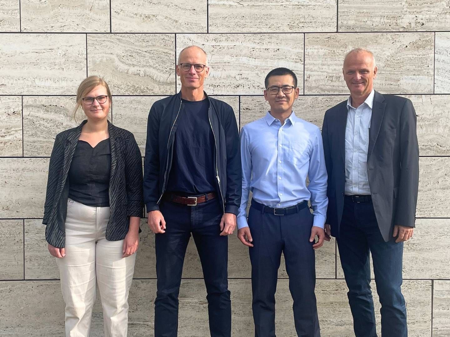 Holdet bag Biomia. Fra venstre: Research development lead Lea Gram Hansen, medstifter og adm. direktør Michael Krogh Jensen, medstifter Jie Zhang og bestyrelsesformand Henrik Stage. | Foto: Biomia / Pr