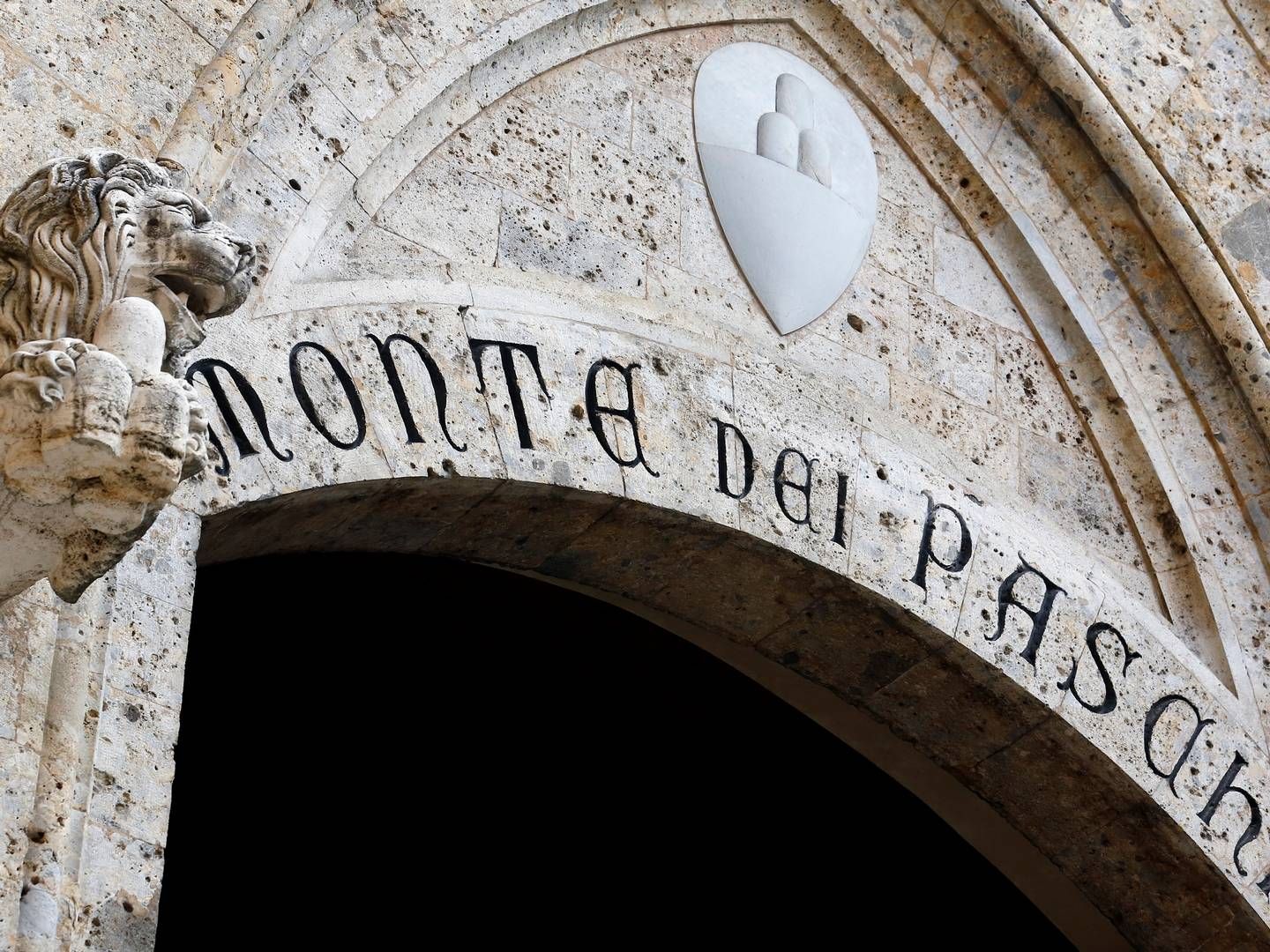 Den italienske bank, der i daglig tale går under navnet Monte Paschi står over for en mulig fusion foranlediget af den italienske regering. Banken er verdens ældste. | Foto: Stefano Rellandini/Reuters/Ritzau Scanpix