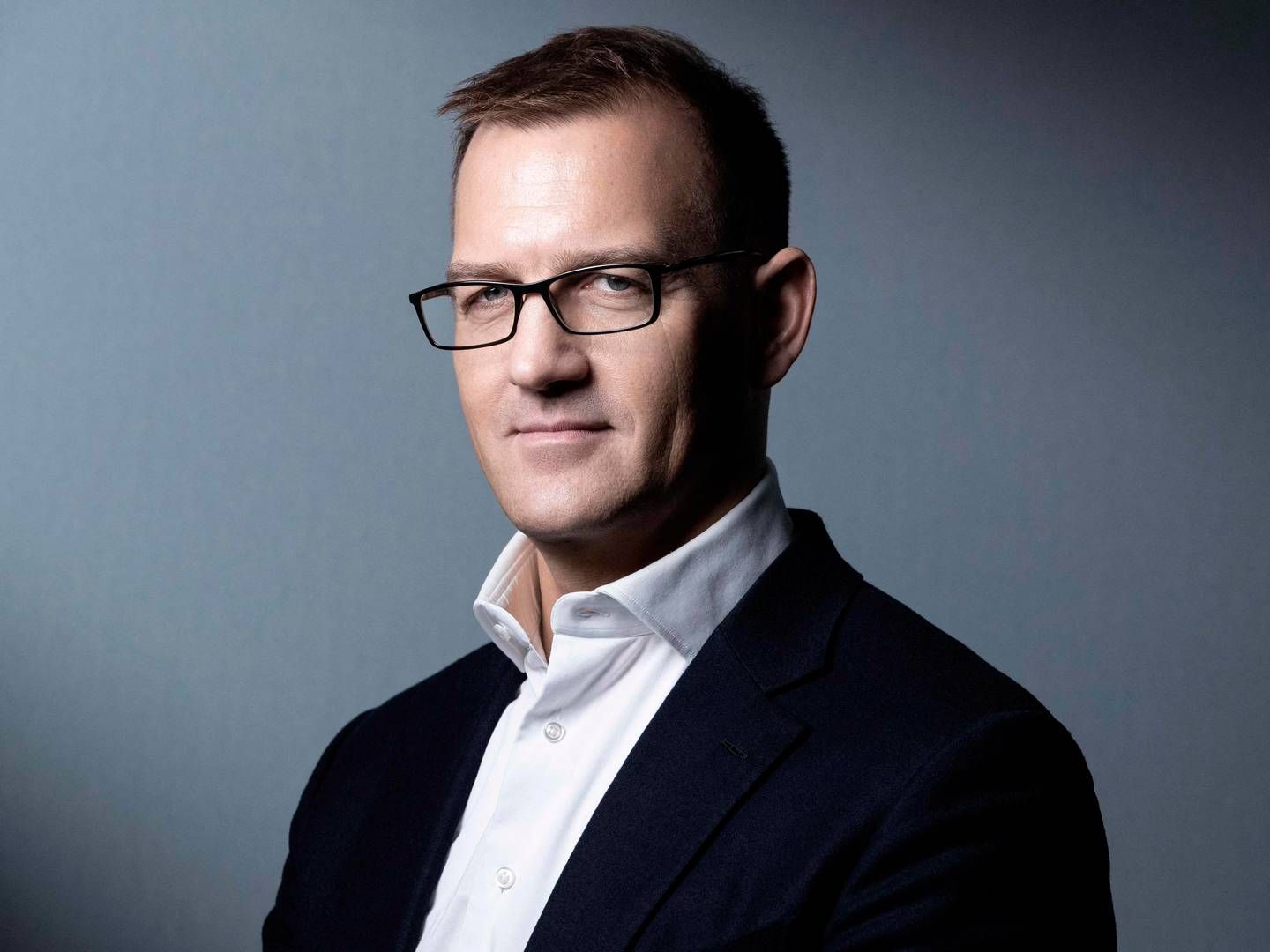 Den tjekkiske rigmand Daniel Kretsinky har solgt sin ejerandel af holding-selskabet bag Le Monde-koncernen. Efter salget er andelen blevet placeret i en fond, og dermed er de to største aktionærer i holdingselskabet to fonde. | Foto: Joel Saget/AFP/Ritzau Scanpix