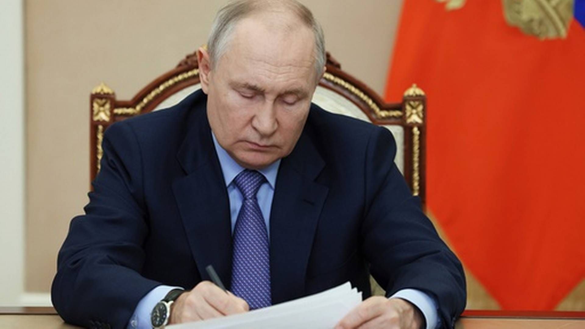 BEKYMRET: Putin oppfordrer blant annet regjeringen til å samarbeide tettere med oljeselskapene for å senke prisene. | Foto: Mikhail Metzel / Sputnik / Kreml via AP / NTB
