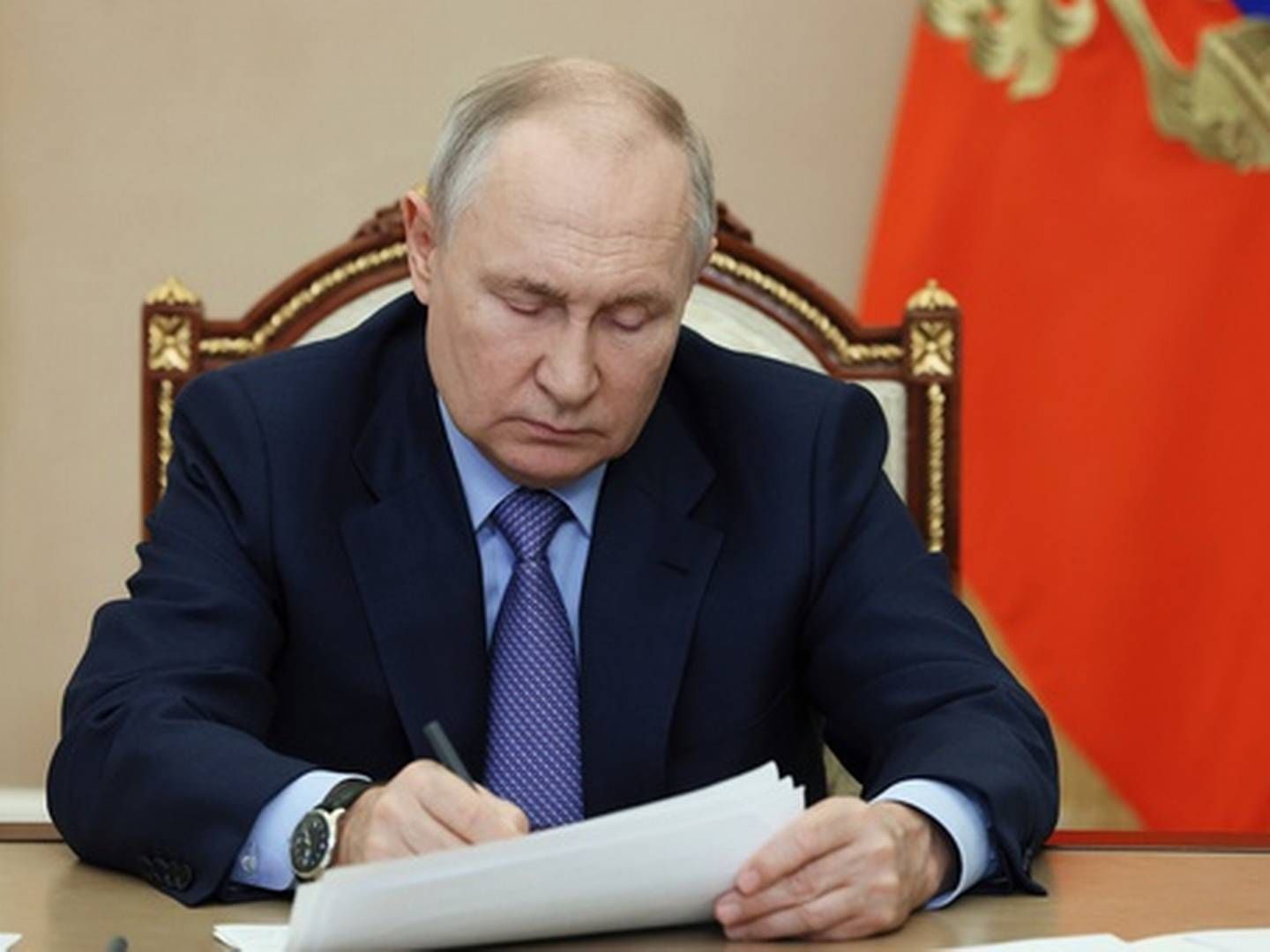 BEKYMRET: Putin oppfordrer blant annet regjeringen til å samarbeide tettere med oljeselskapene for å senke prisene. | Foto: Mikhail Metzel / Sputnik / Kreml via AP / NTB