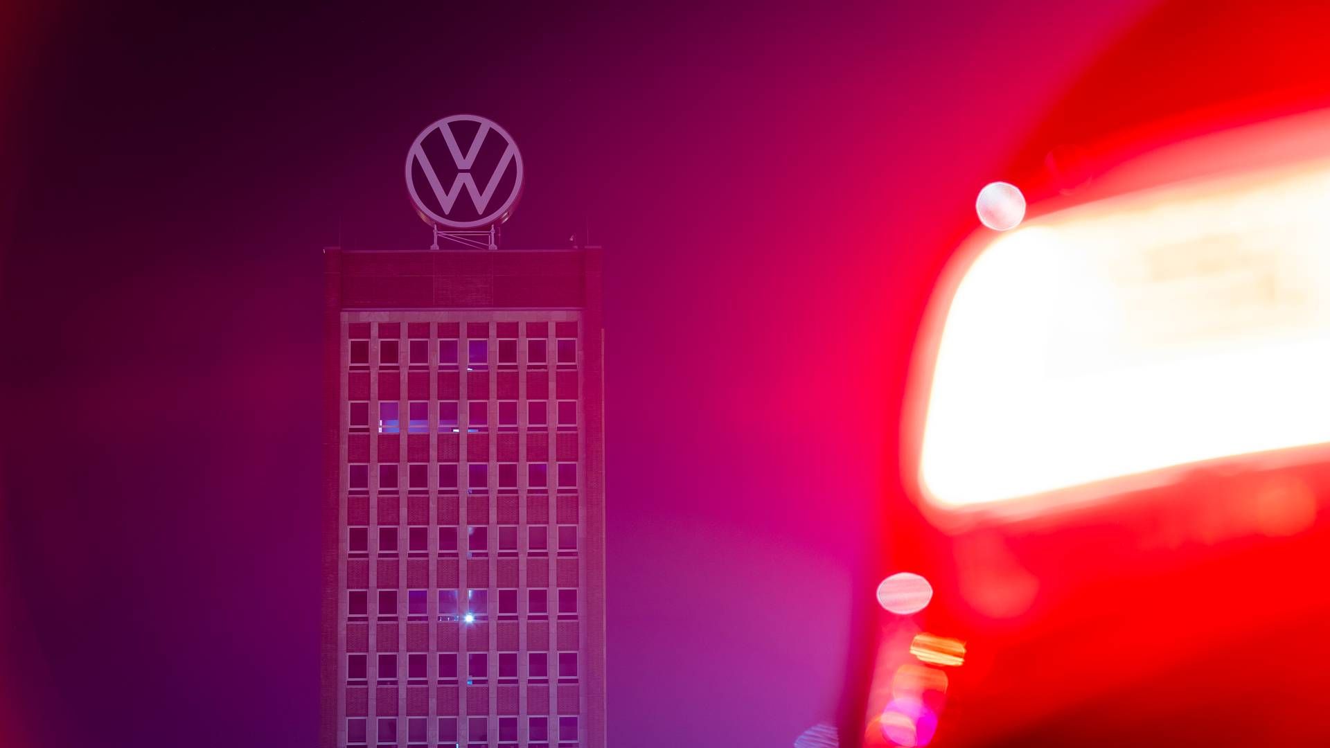 Das VW-Hochhaus am Stammwerk in Wolfsburg. | Foto: picture alliance/dpa | Moritz Frankenberg